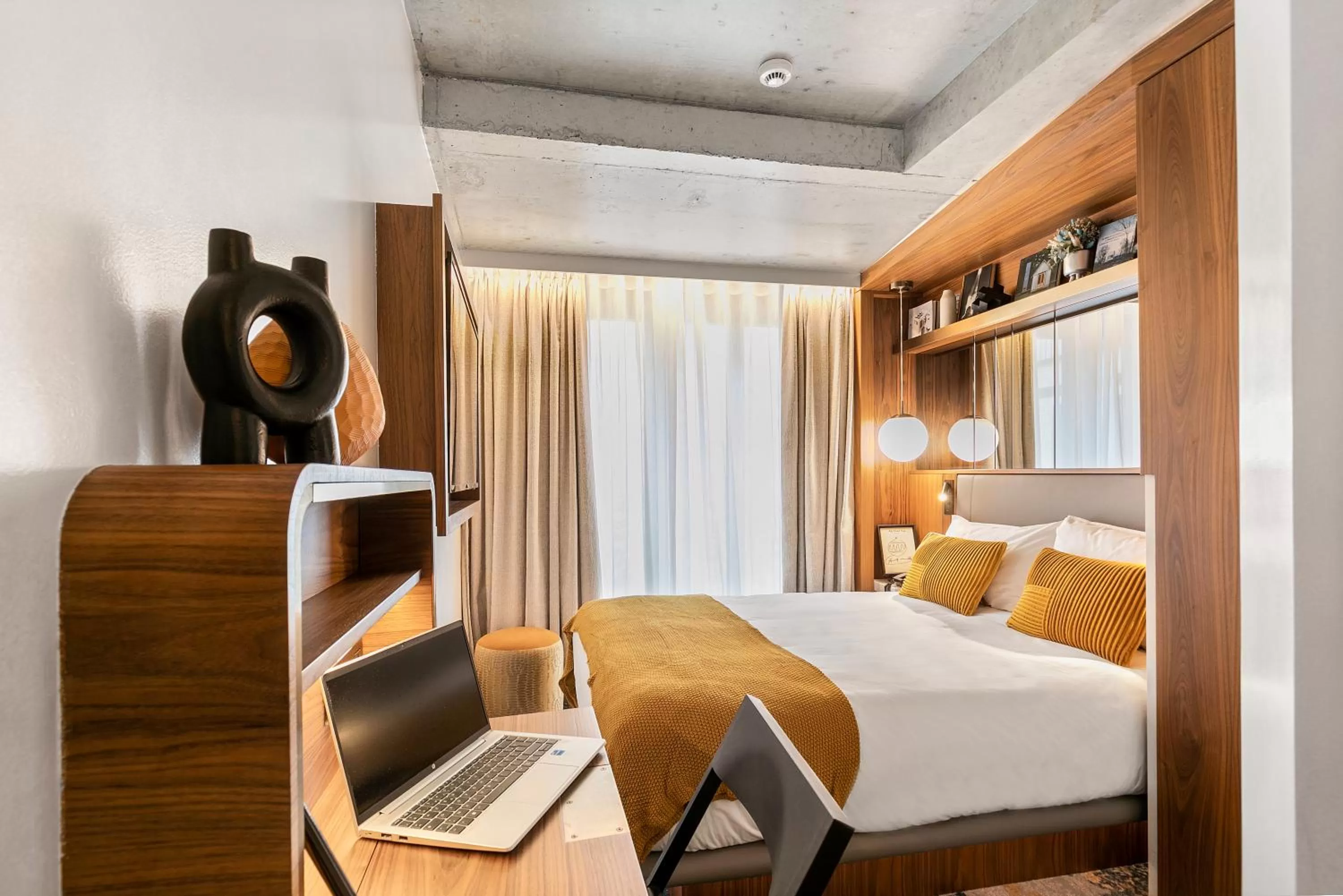 Bedroom, Bed in CARD Hôtel