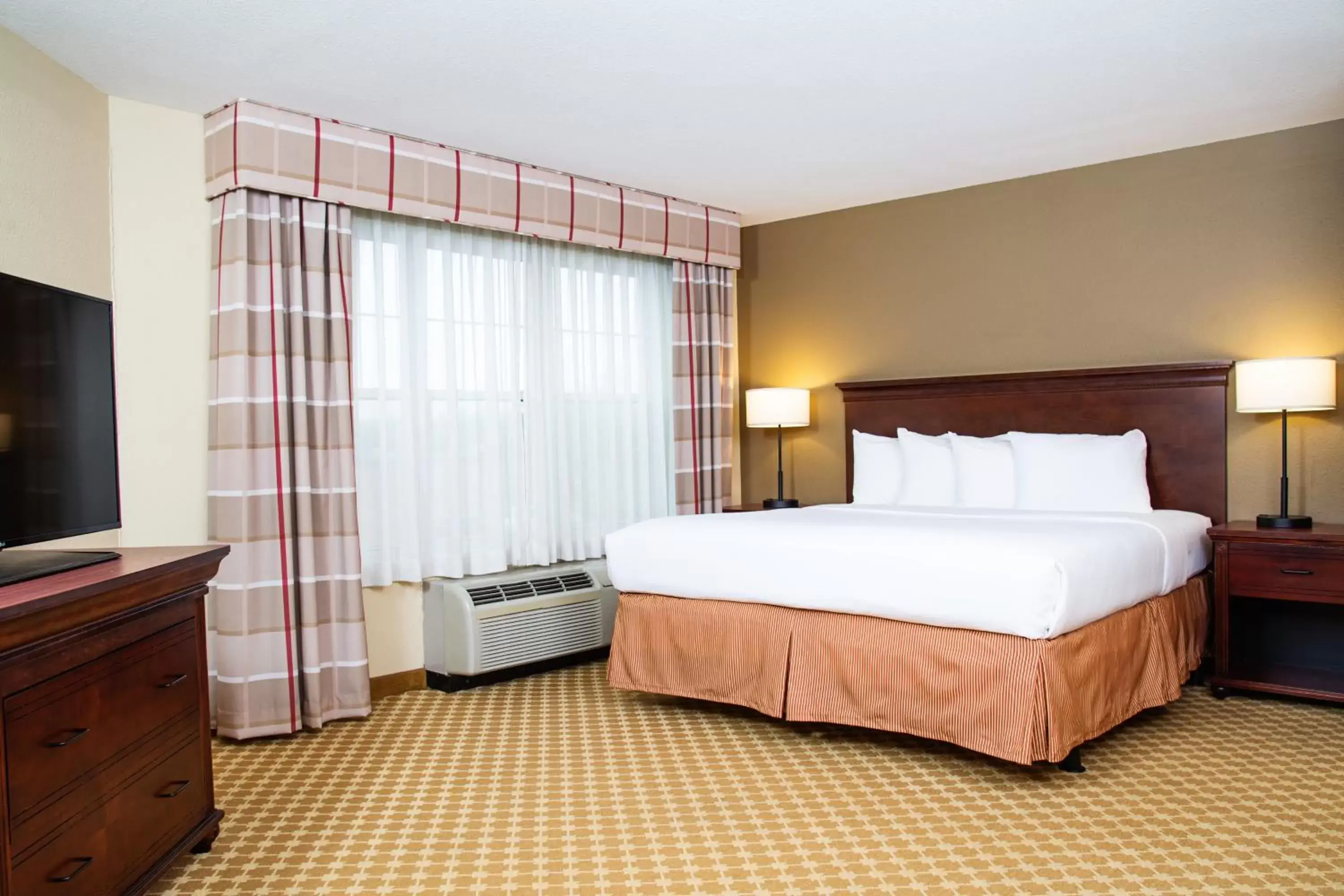 Bedroom, Bed in Country Inn & Suites by Radisson, Milwaukee West (Brookfield), WI