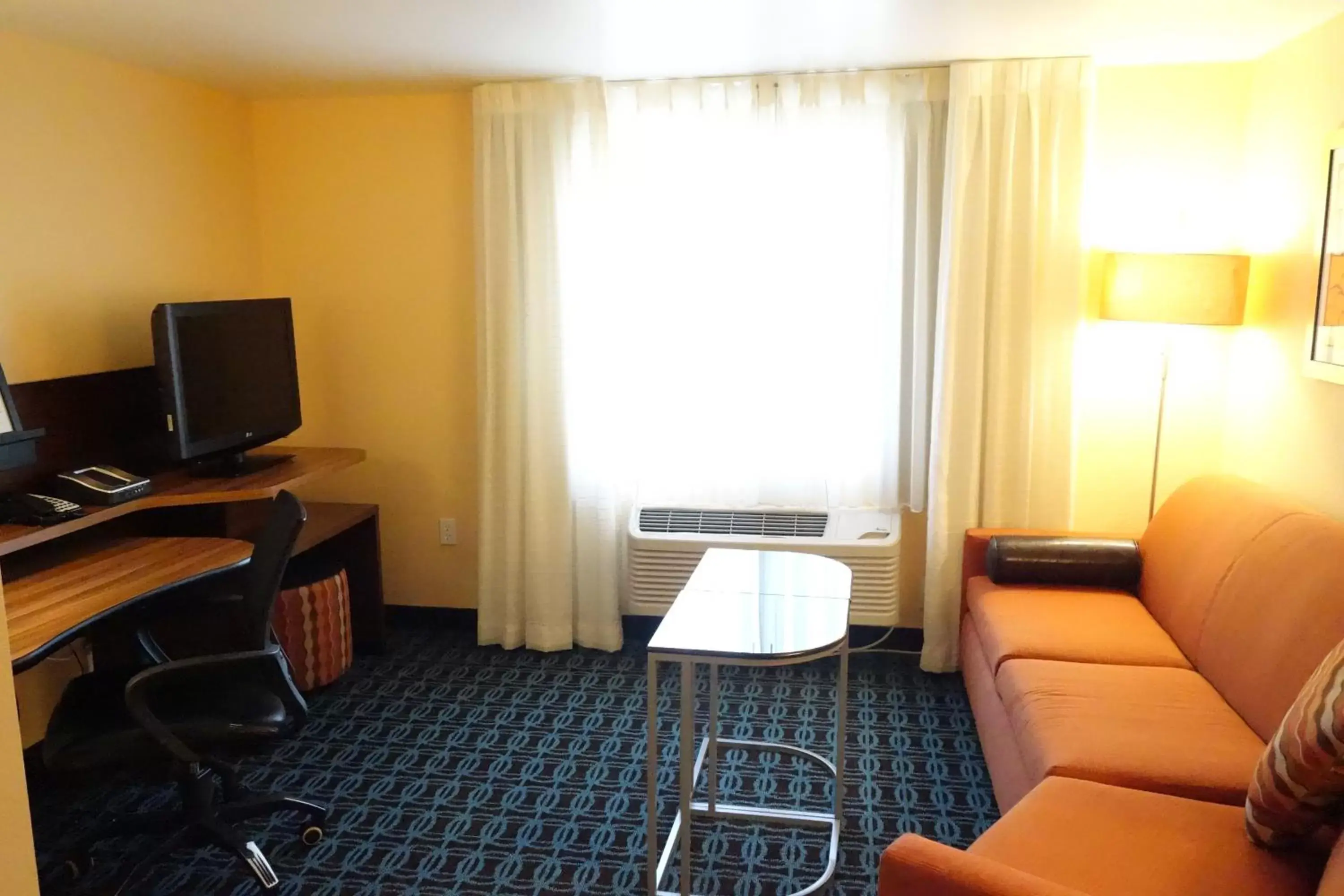 Seating Area in Country Inn & Suites by Radisson, Phoenix Airport, AZ