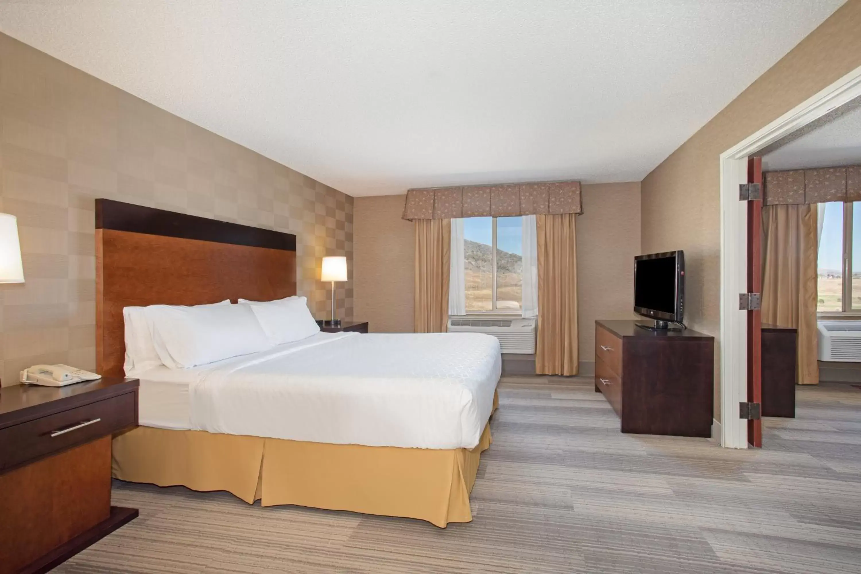 Photo of the whole room, Bed in Holiday Inn Express Hotel & Suites Littleton, an IHG Hotel