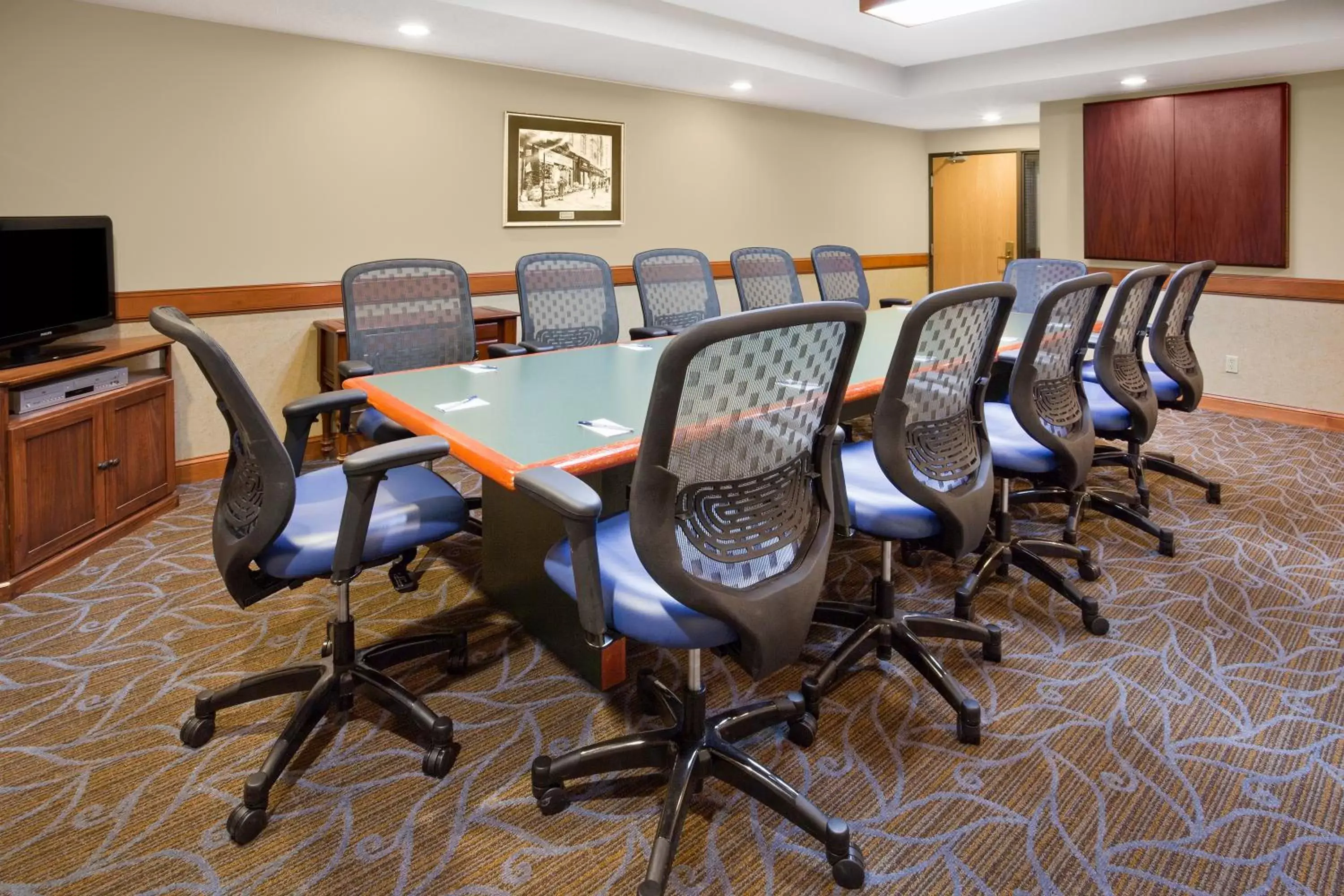 Meeting/conference room in AmericInn by Wyndham Chanhassen