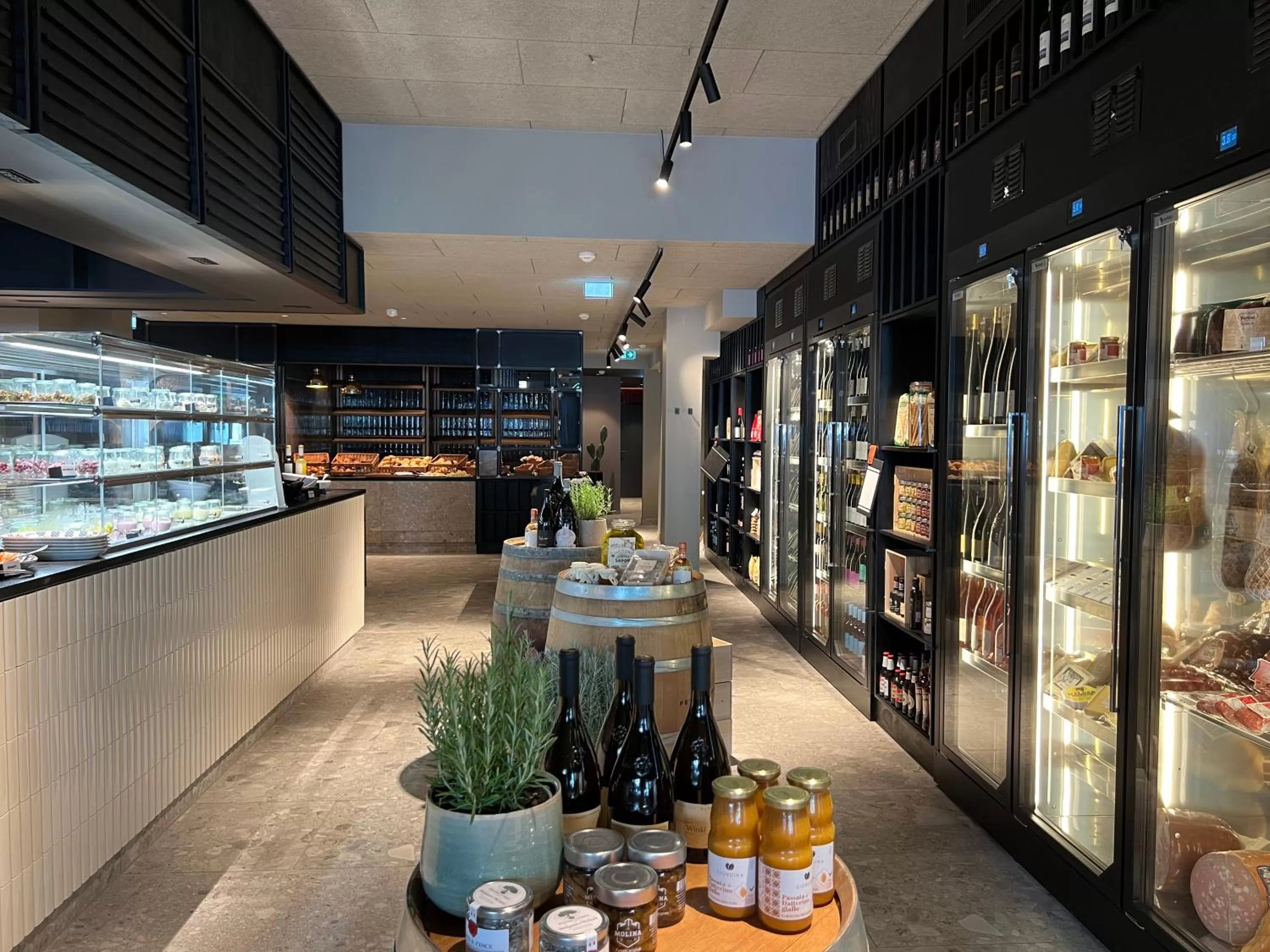 Restaurant/places to eat in LOEV - VELA Hotels