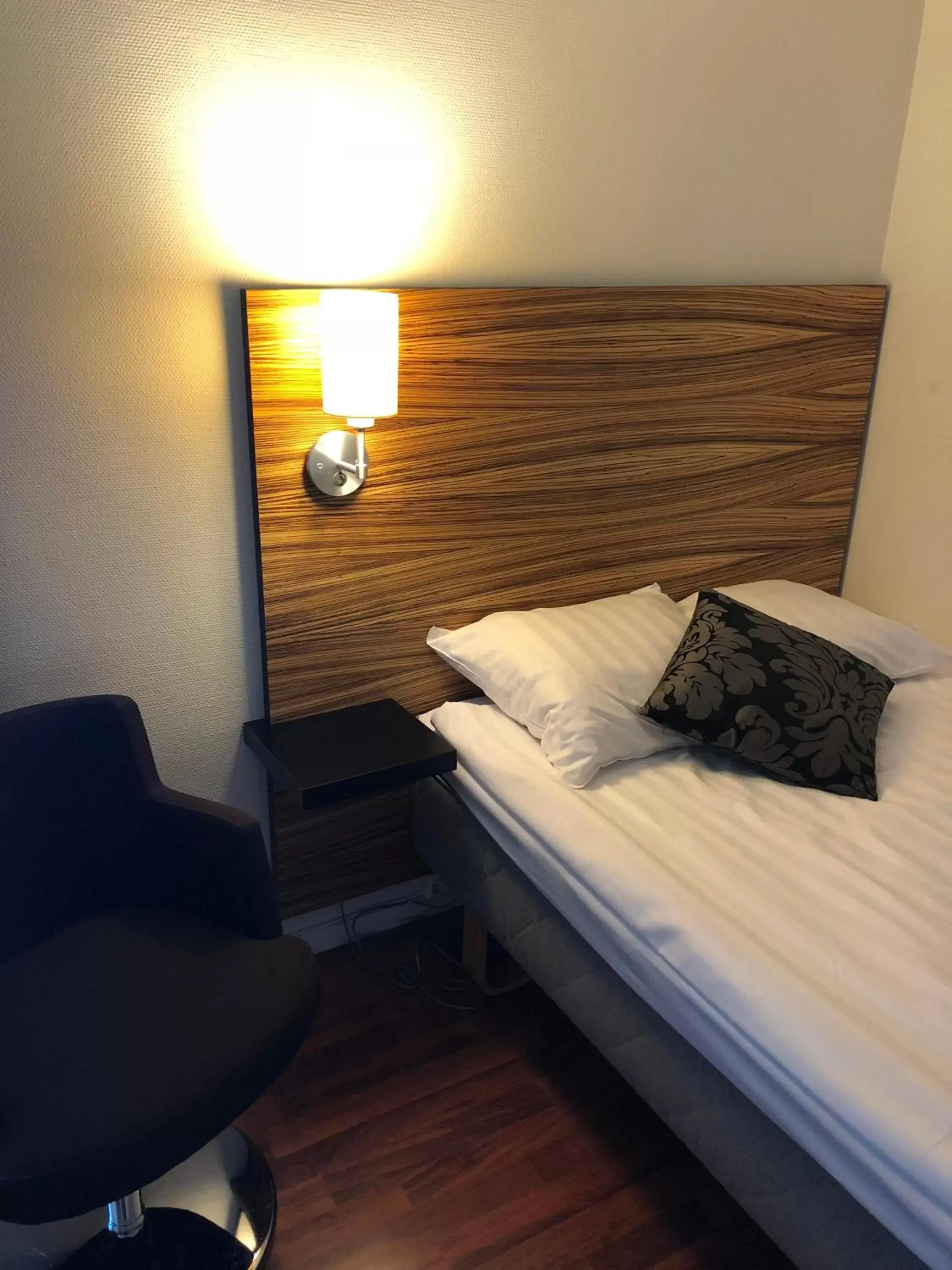 Bed in Comfort Hotel Jönköping