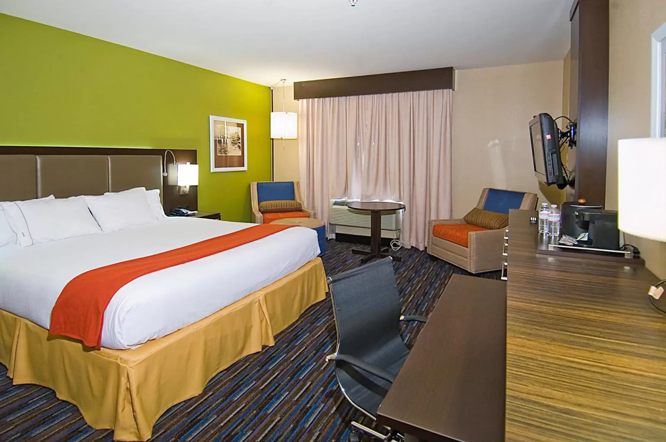 Photo of the whole room in Holiday Inn Express Fulton, an IHG Hotel