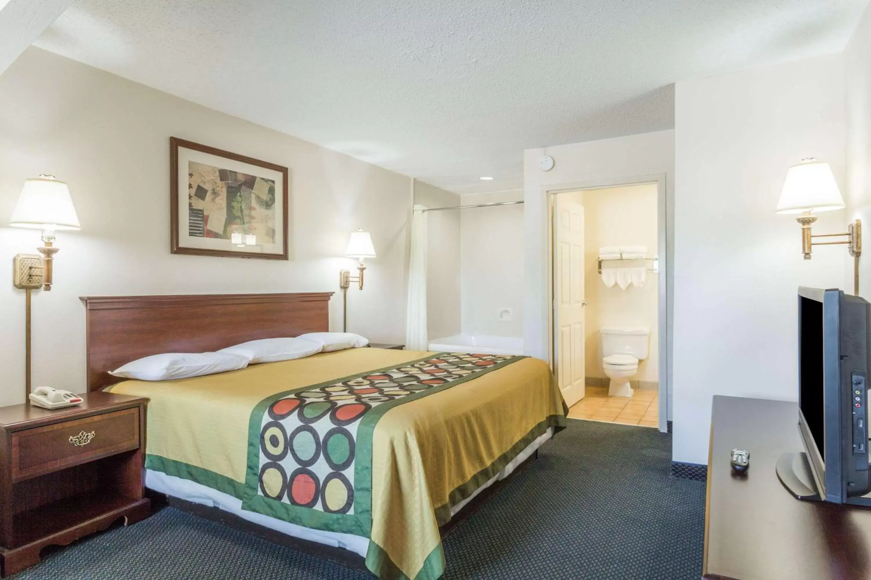 Photo of the whole room, Bed in Super 8 by Wyndham Slidell
