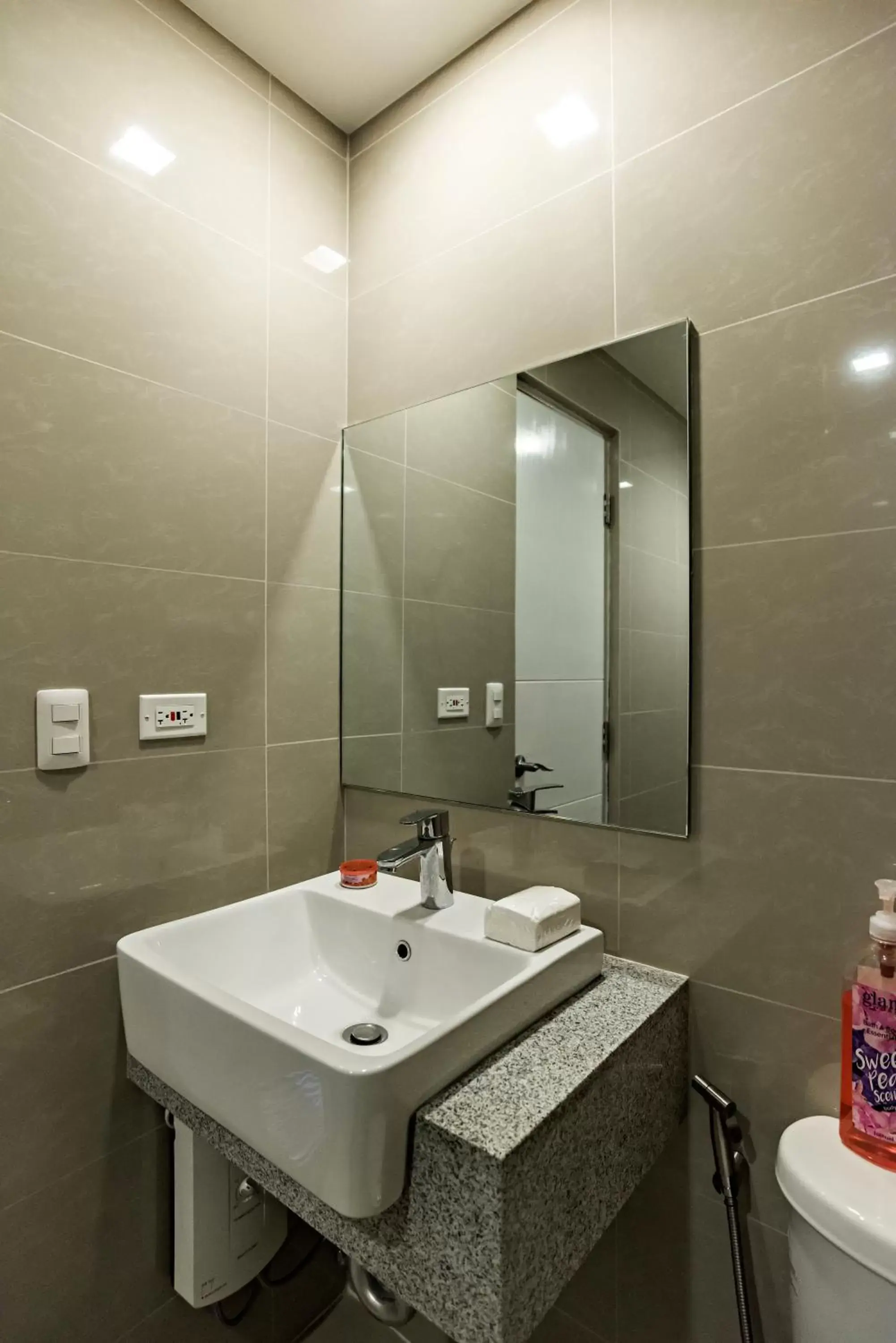 Bathroom in 1BR Suite in Uptown BGC Bathroom in 1BR Suite in Uptown BGC