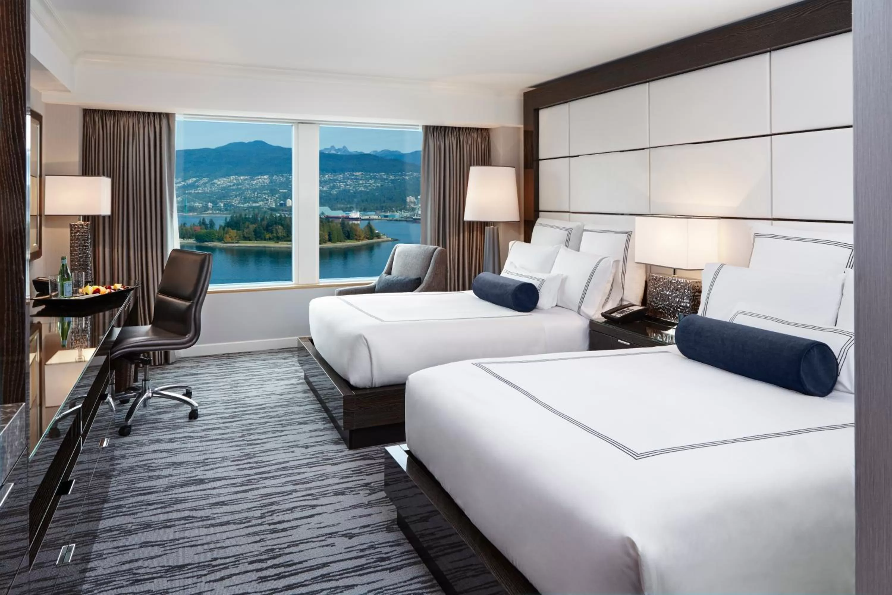 Sea view, Bed in Pan Pacific Vancouver