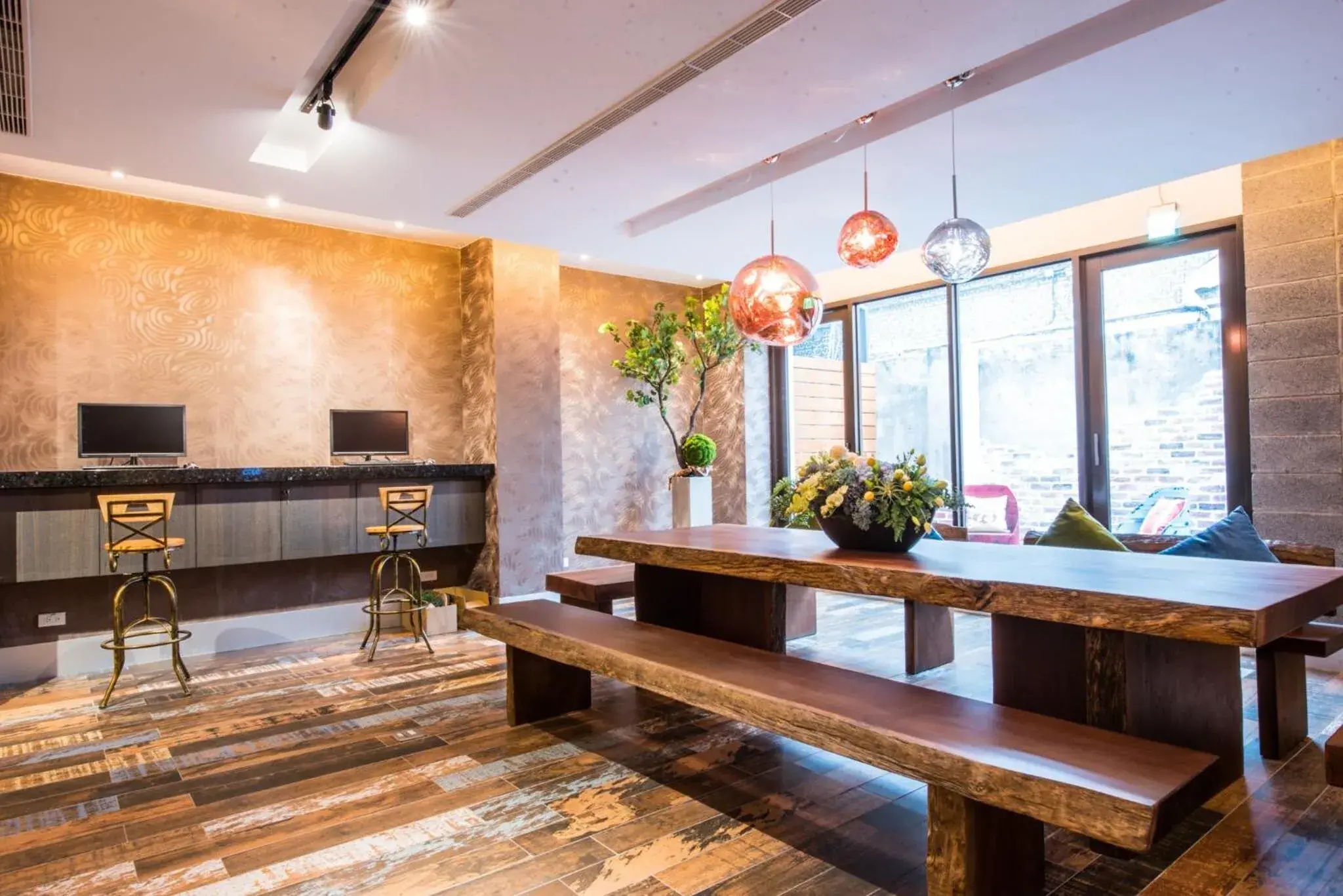 Dining Area in Lucky Apple Hotel