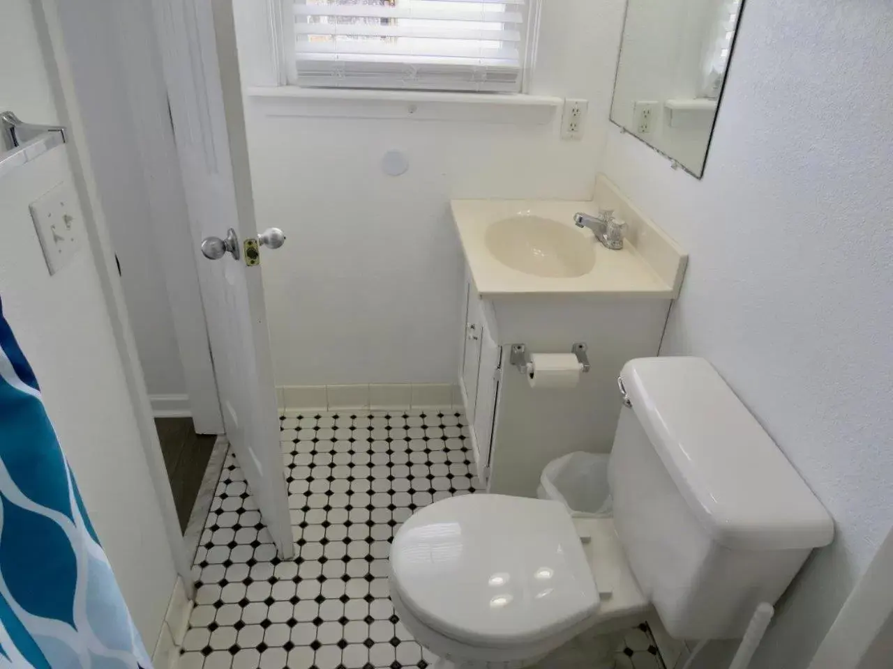 Bathroom in Saltaire Cottages