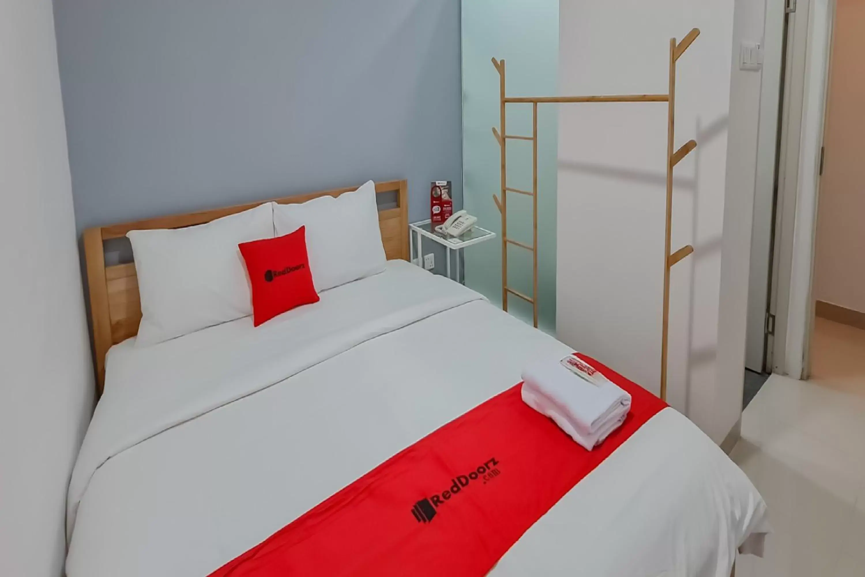 Bed in RedDoorz Plus @ Batutulis Bogor Bed in RedDoorz Plus @ Batutulis Bogor