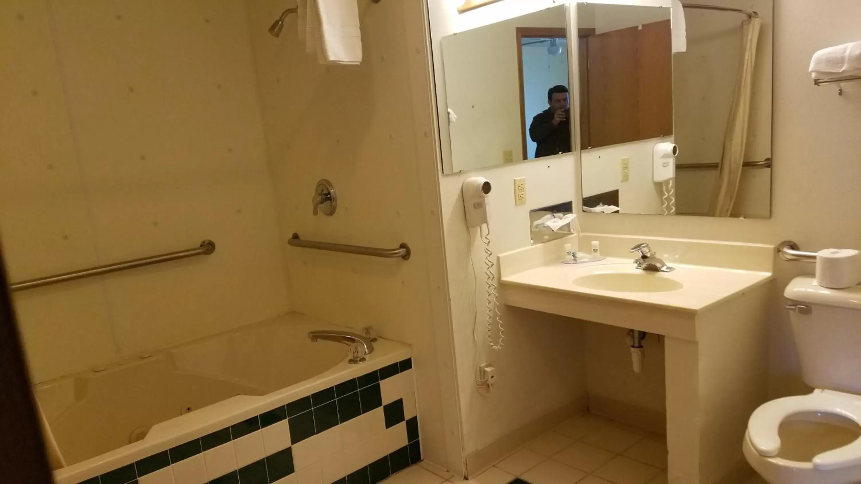 Shower, Bathroom in Inn of the Pines