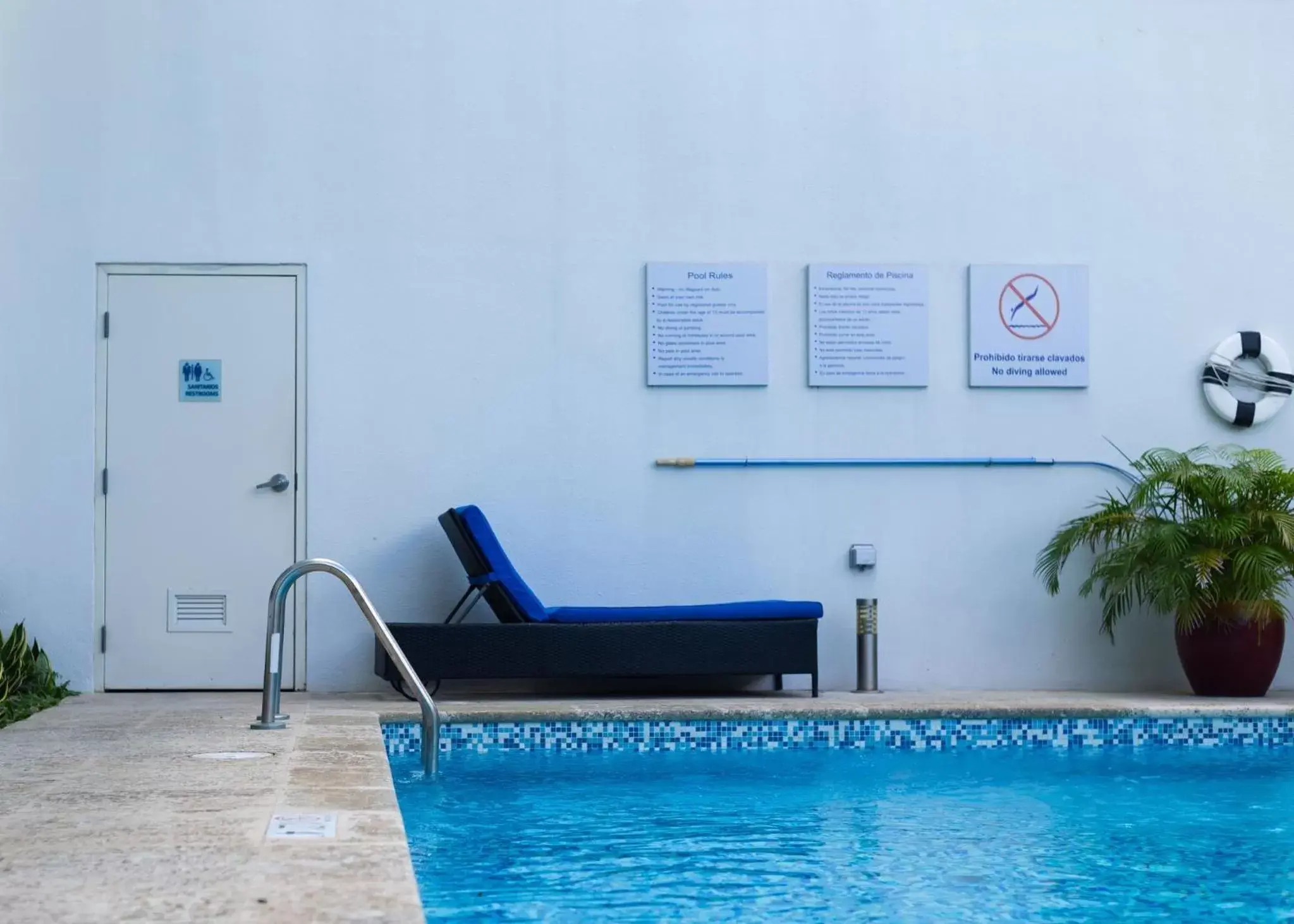 Swimming Pool in Holiday Inn Express Managua, an IHG Hotel