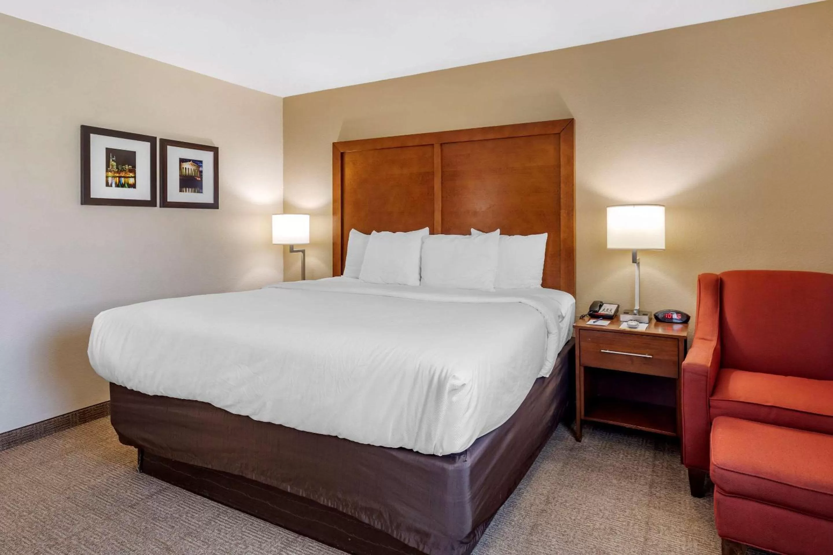 Photo of the whole room, Bed in Comfort Inn Nashville West