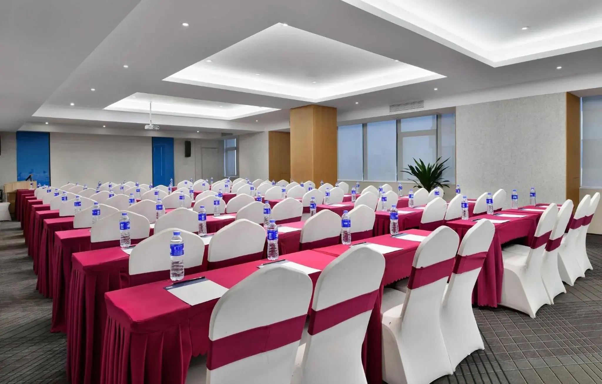 Meeting/conference room, Banquet Facilities in Holiday Inn Express Chengdu North Railway Station, an IHG Hotel