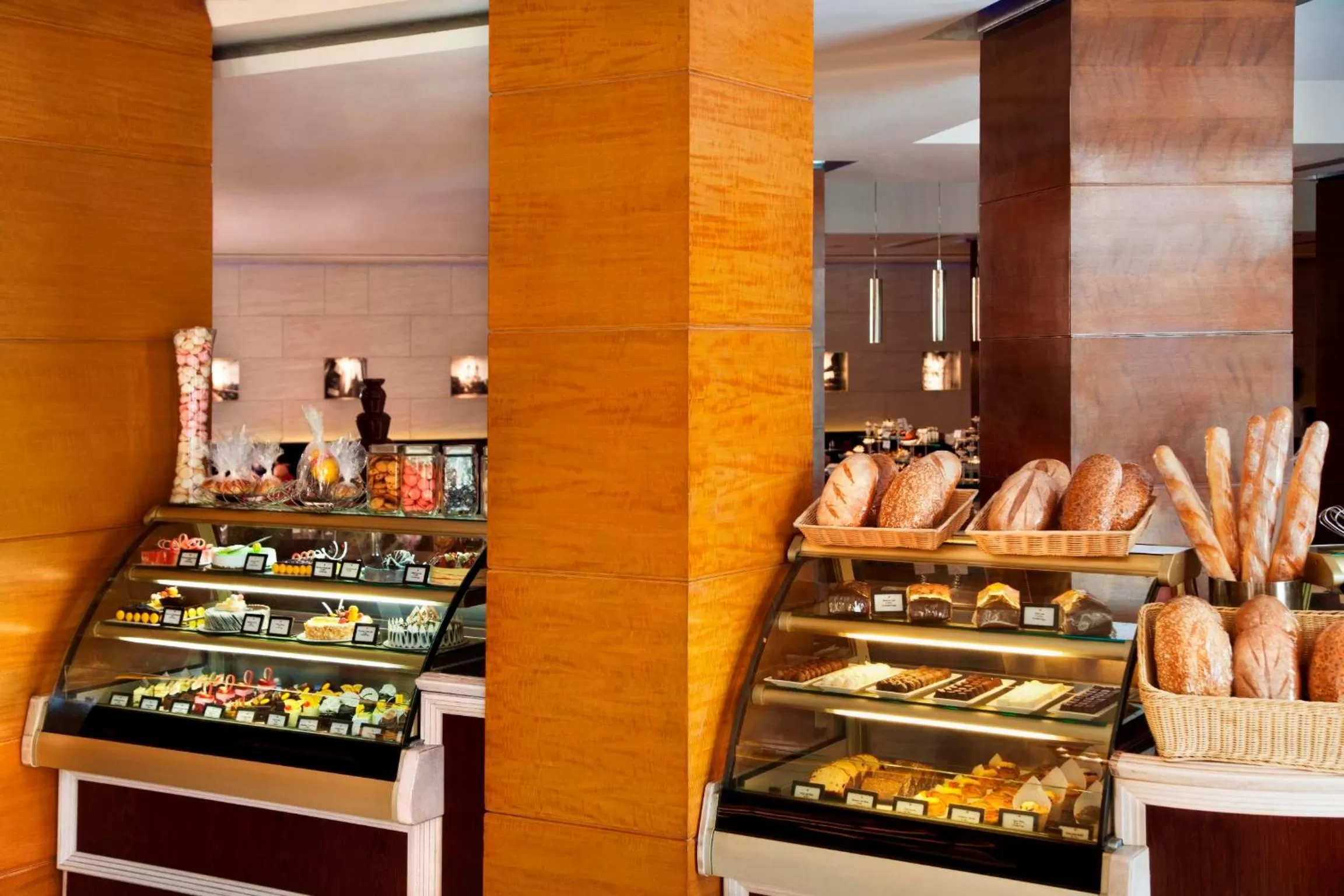 Restaurant/places to eat in Radisson Blu Plaza Delhi Airport