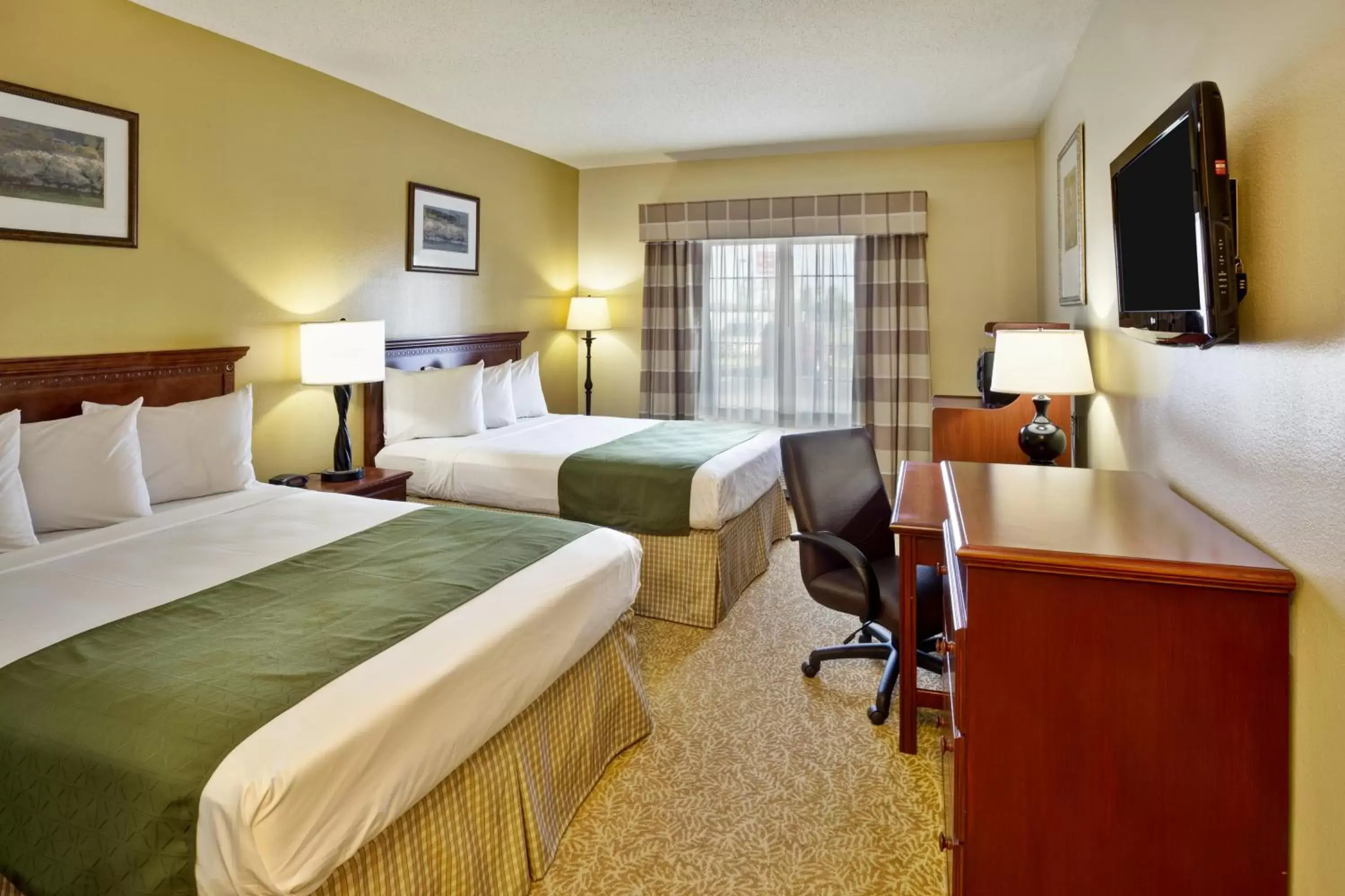 Bedroom in Country Inn & Suites by Radisson, Marion, OH