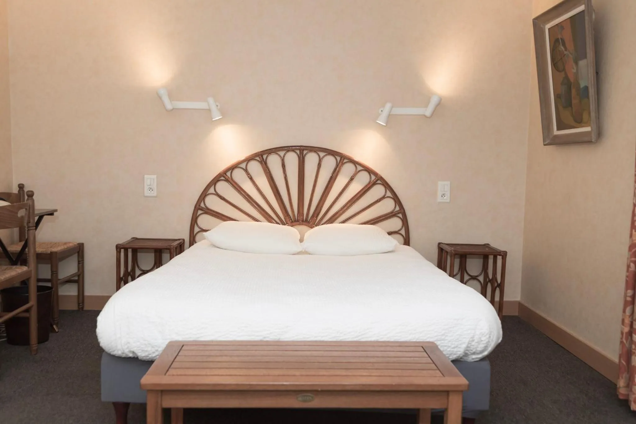 Bed in Cit'Hotel Aéro-Hotel