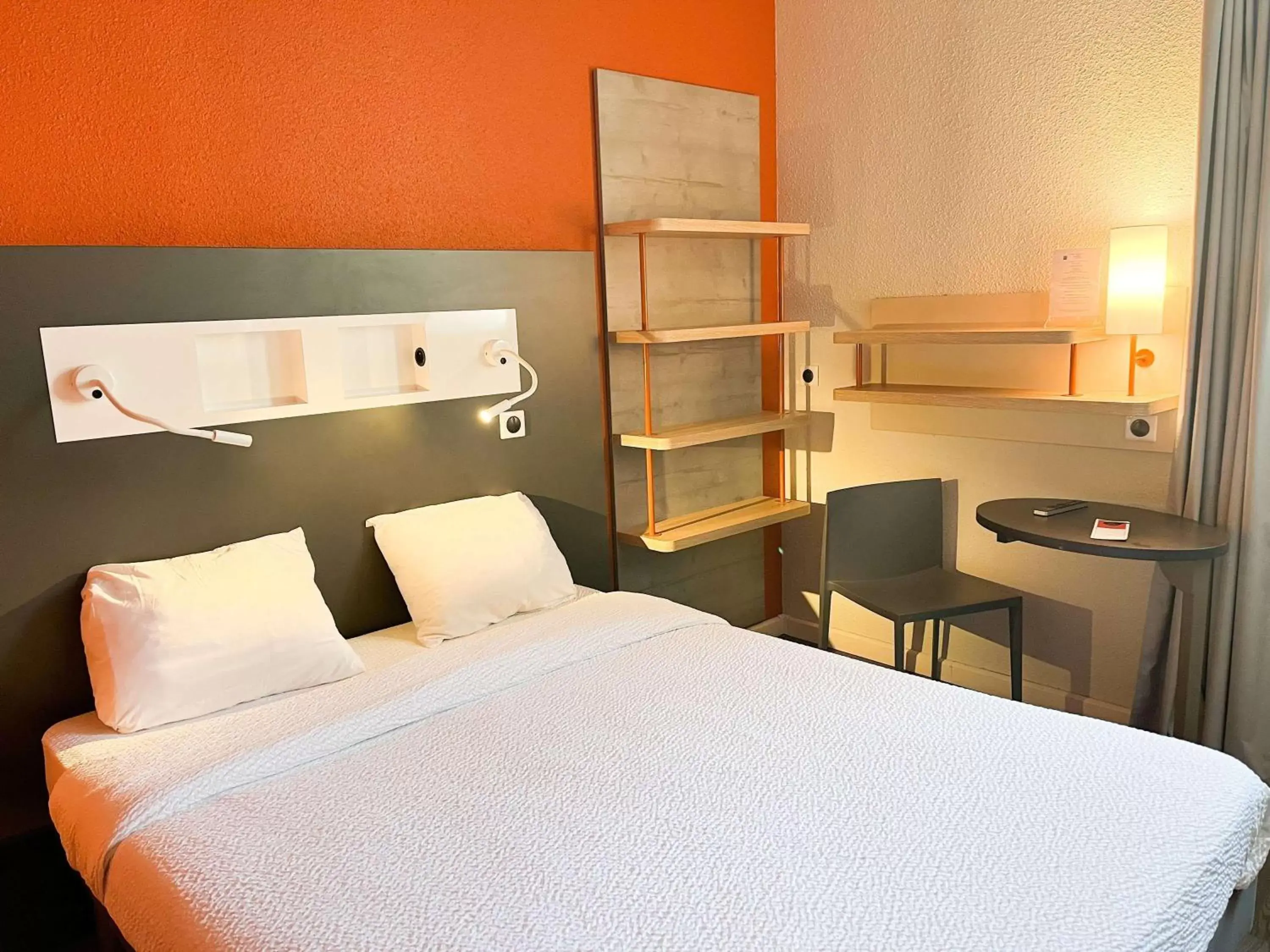 Bedroom, Bed in ibis budget Marseille Vieux Port