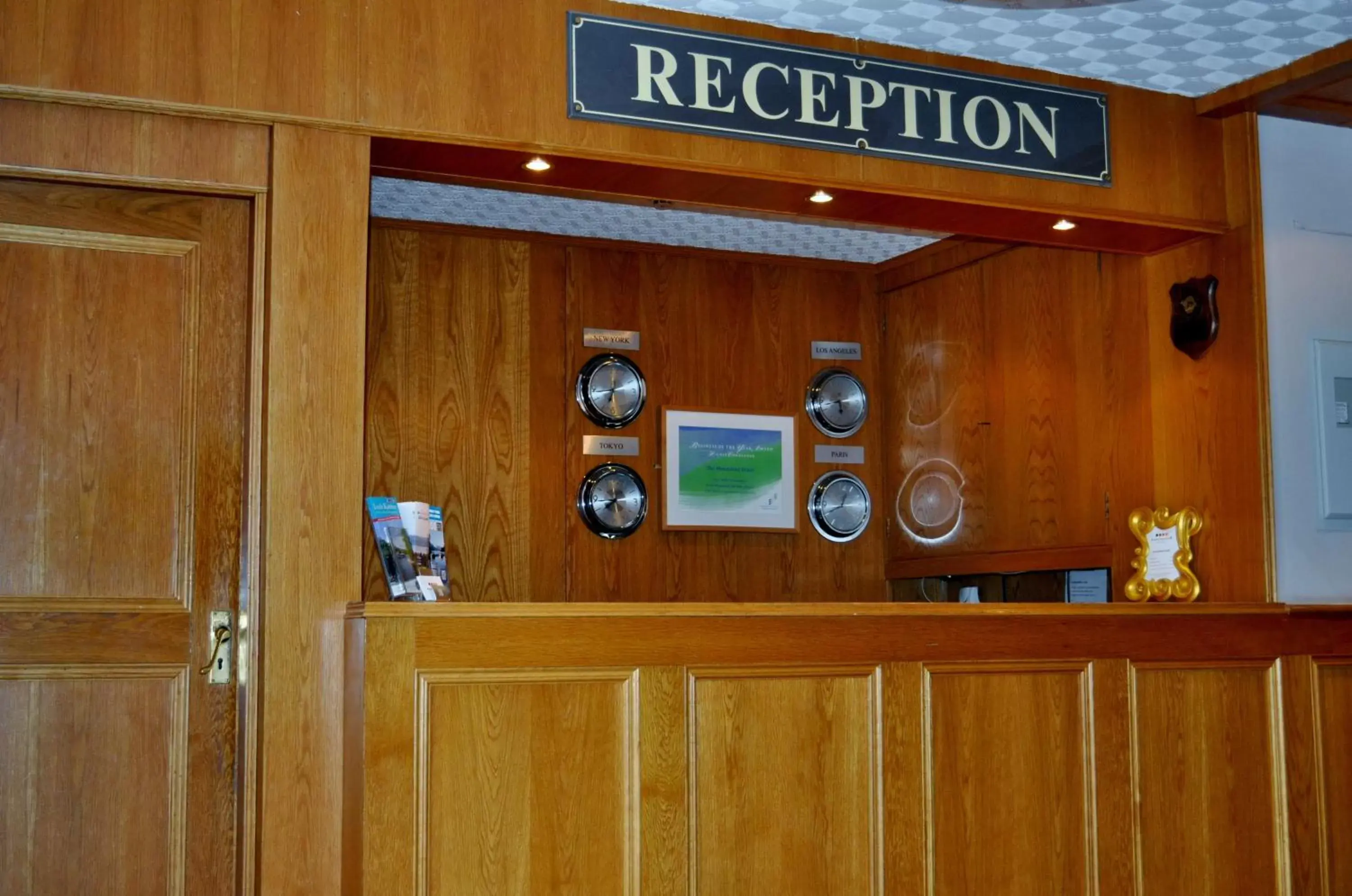 Lobby or reception in Abbotsford Hotel