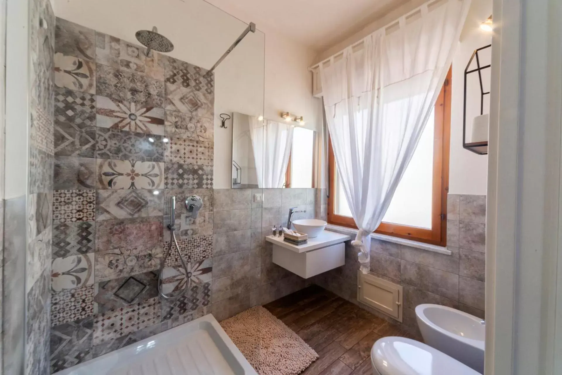 Shower, Bathroom in Bed & Breakfast ALBA