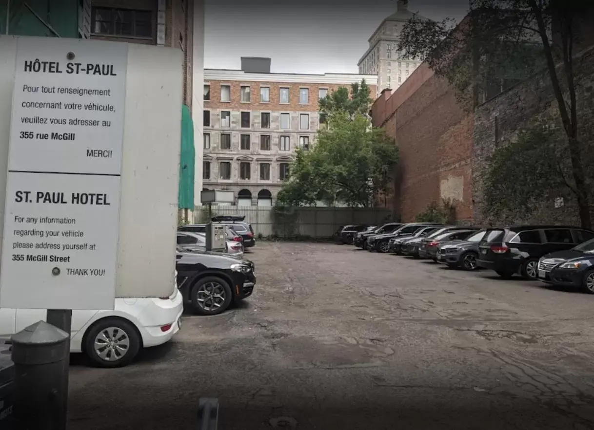 Parking in Hotel St Paul