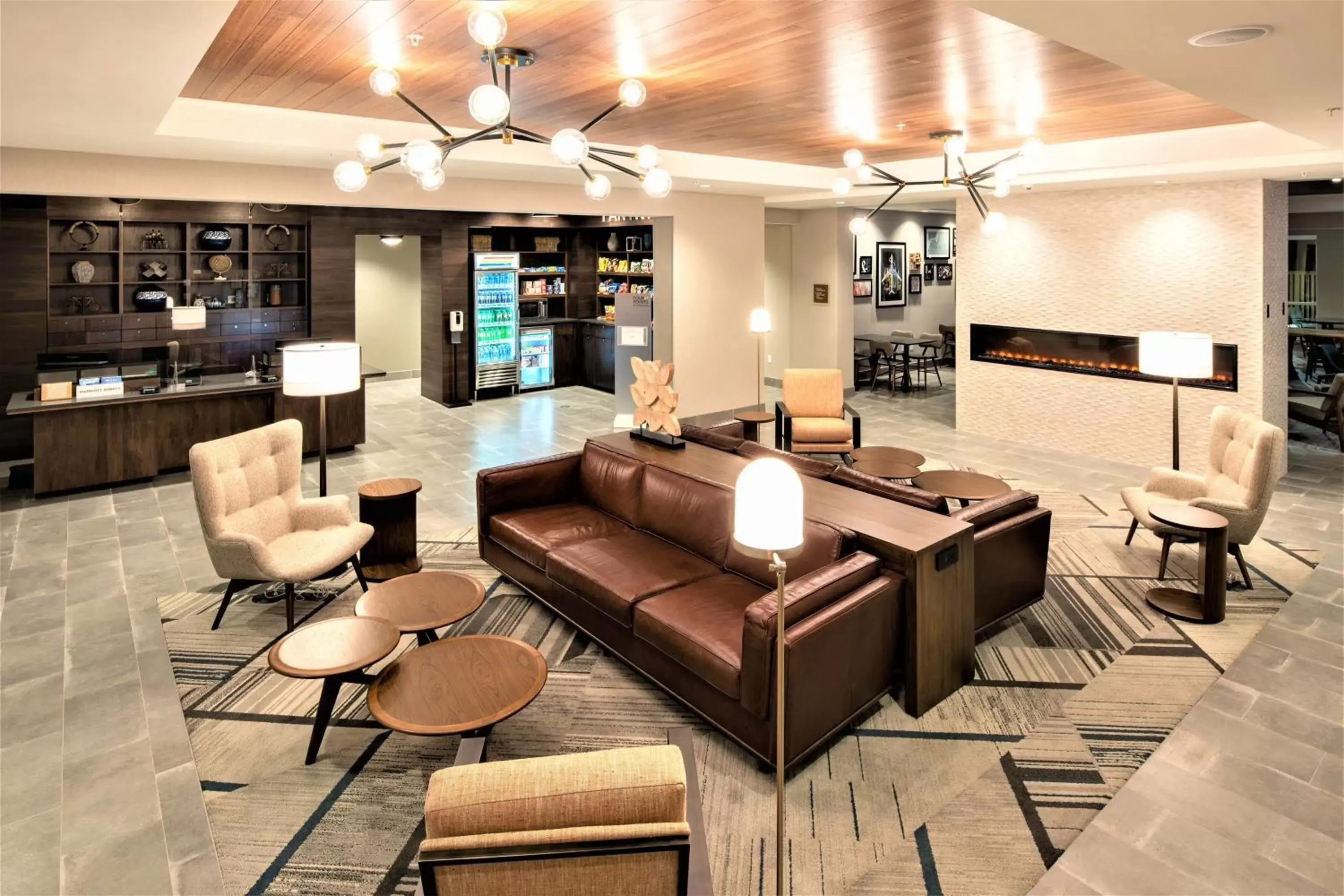 Lobby or reception, Lounge/Bar in Four Points by Sheraton Albany