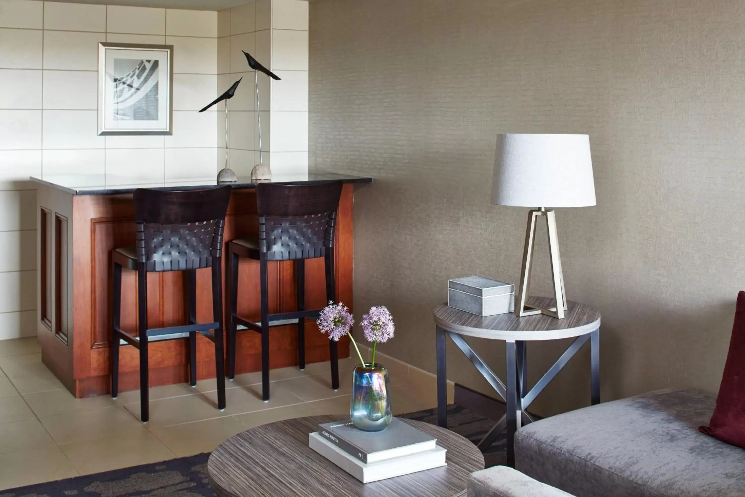 Bedroom, Seating Area in Rochester Airport Marriott