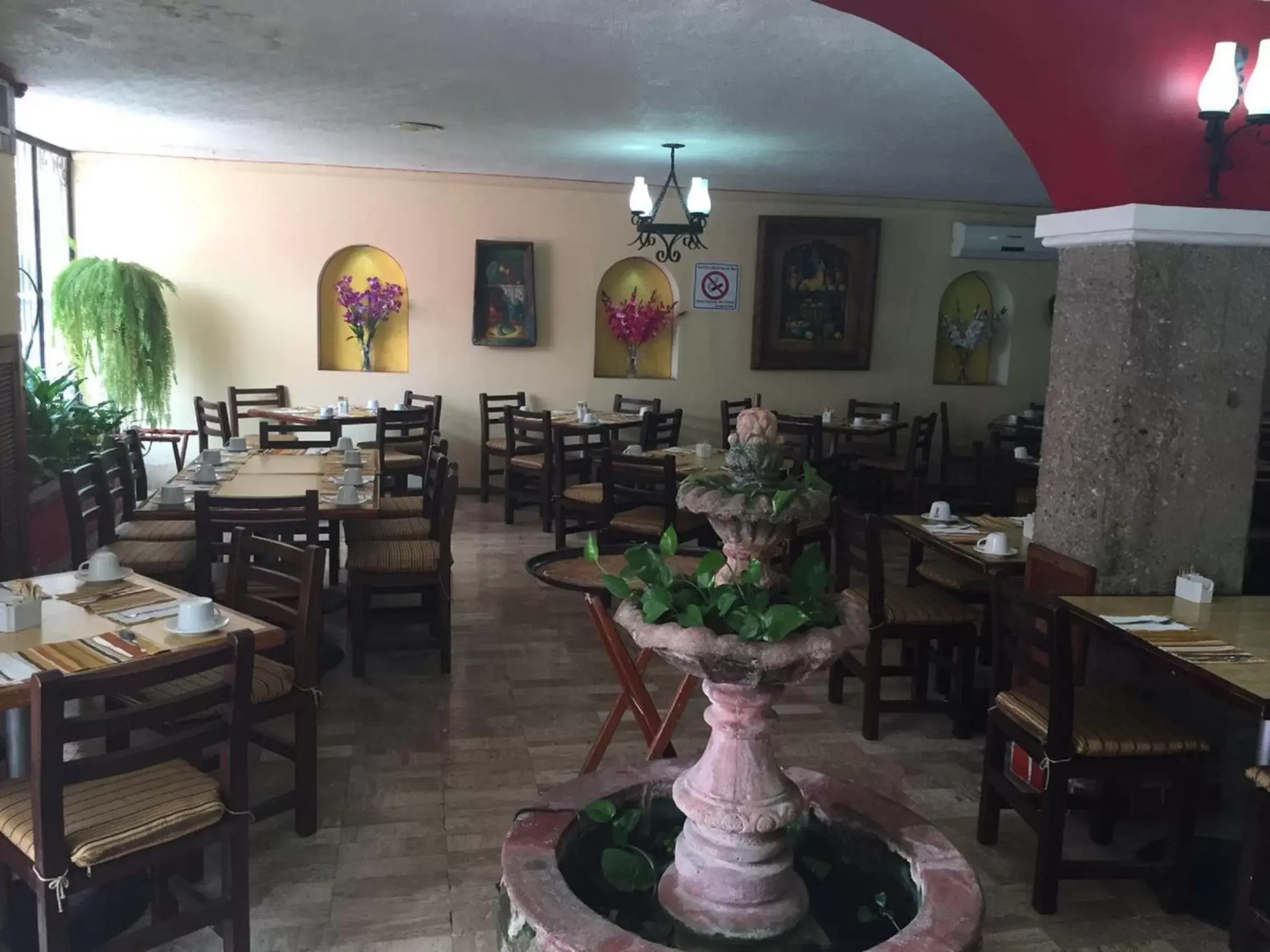 Restaurant/Places to Eat in Hotel Plaza Independencia