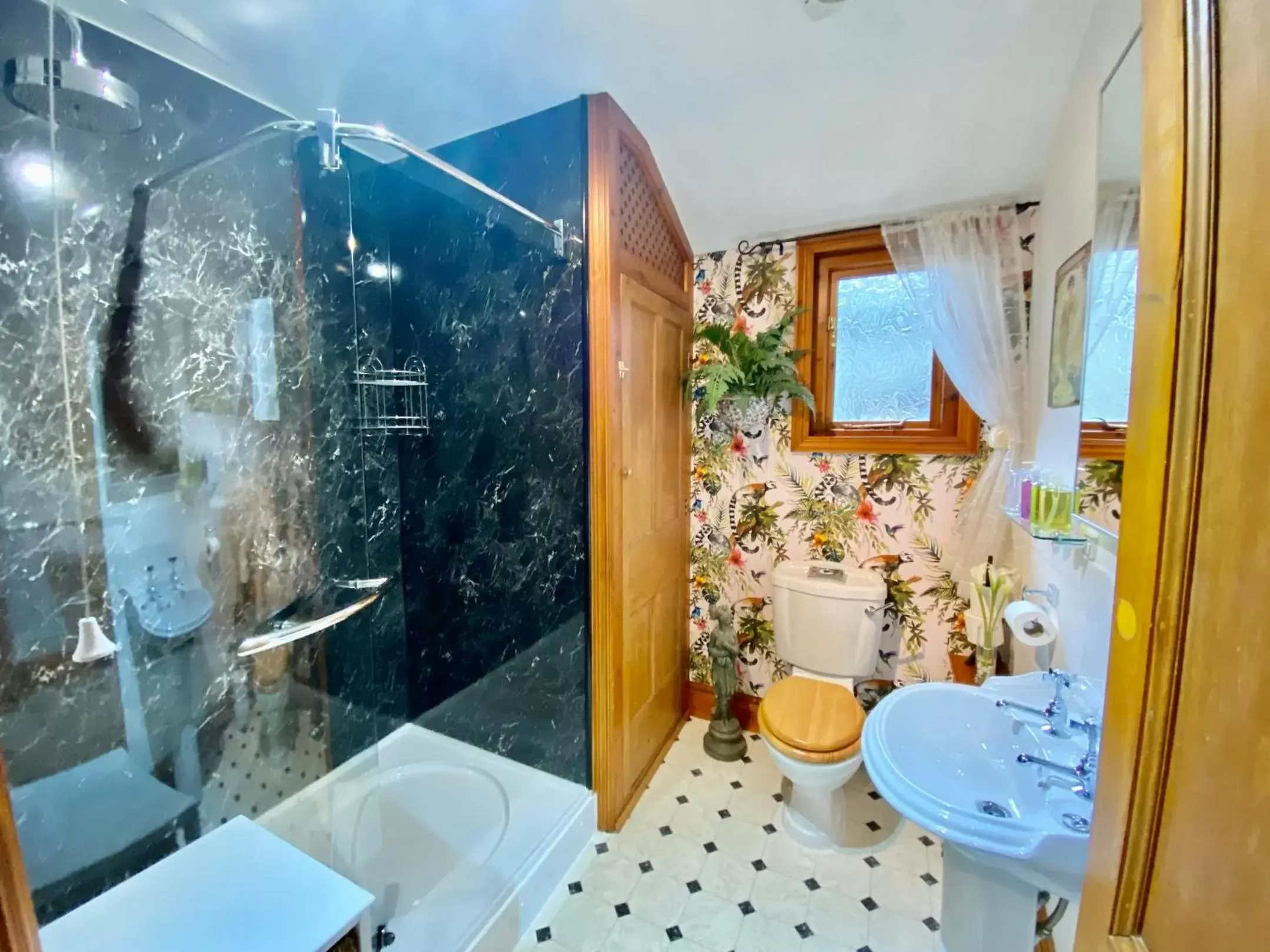 Shower, Bathroom in Elm Tree Lodge