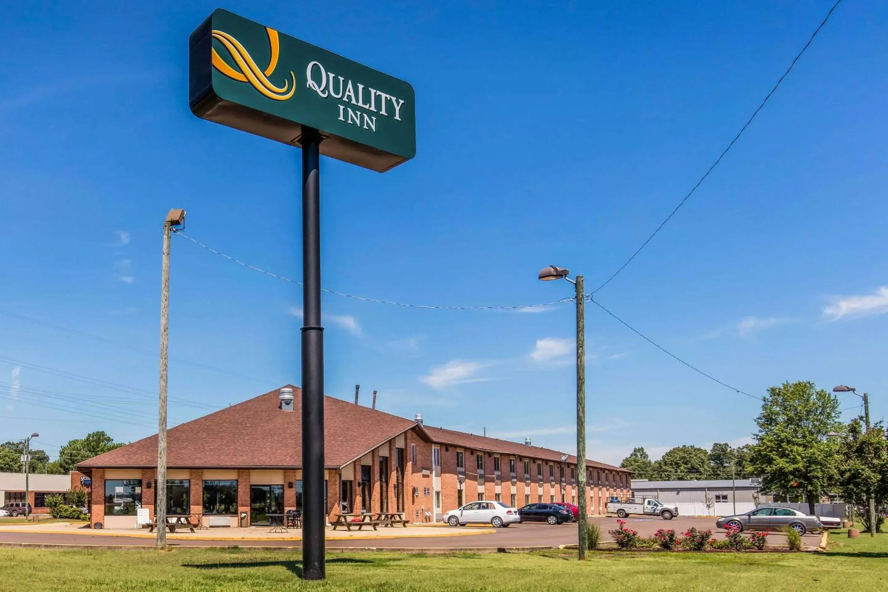 Property building in Quality Inn Batesville