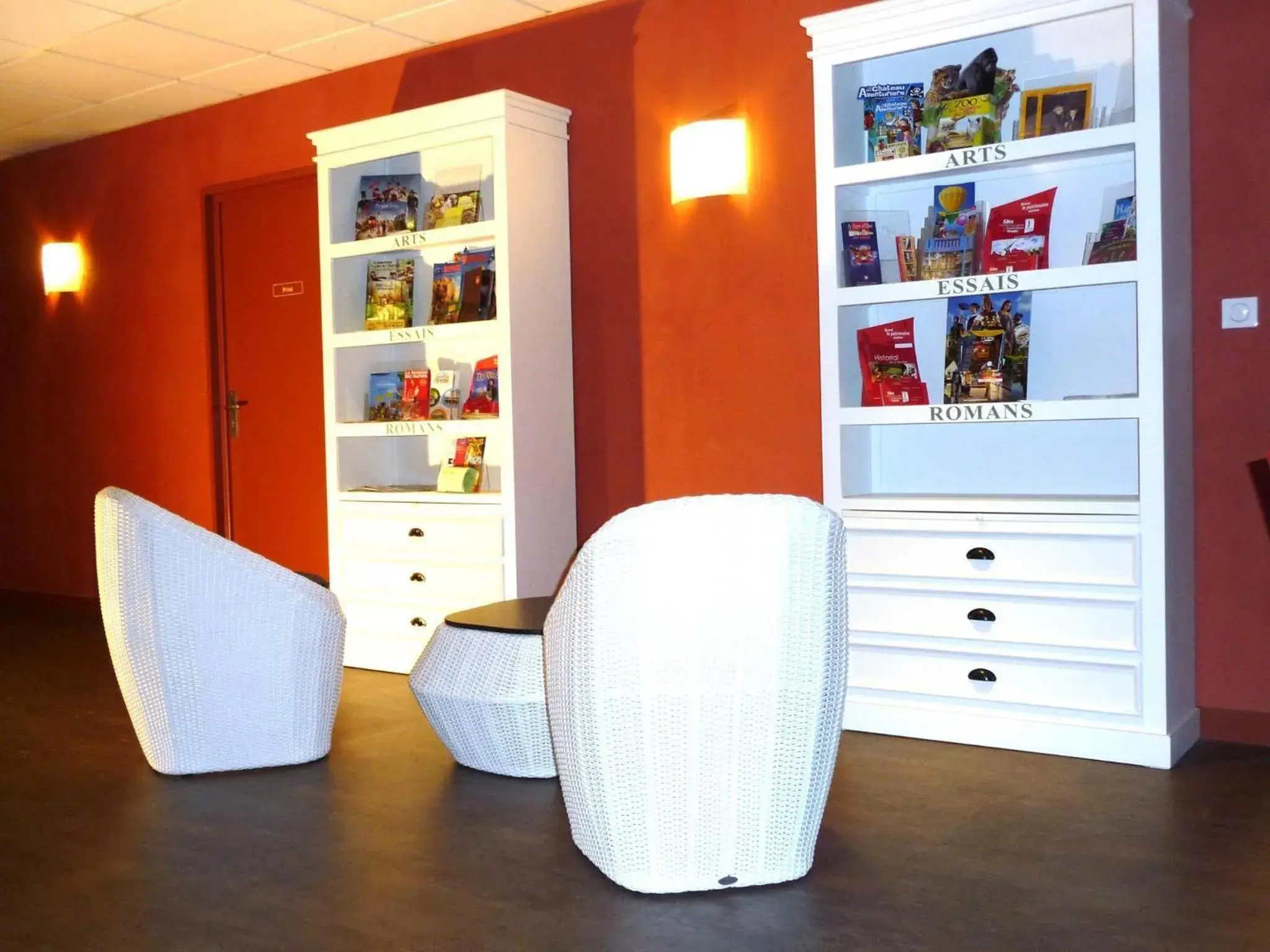Lobby or reception in The Originals City, Le Logis d'Elb¿ Cholet Nord (Inter-Hotel)