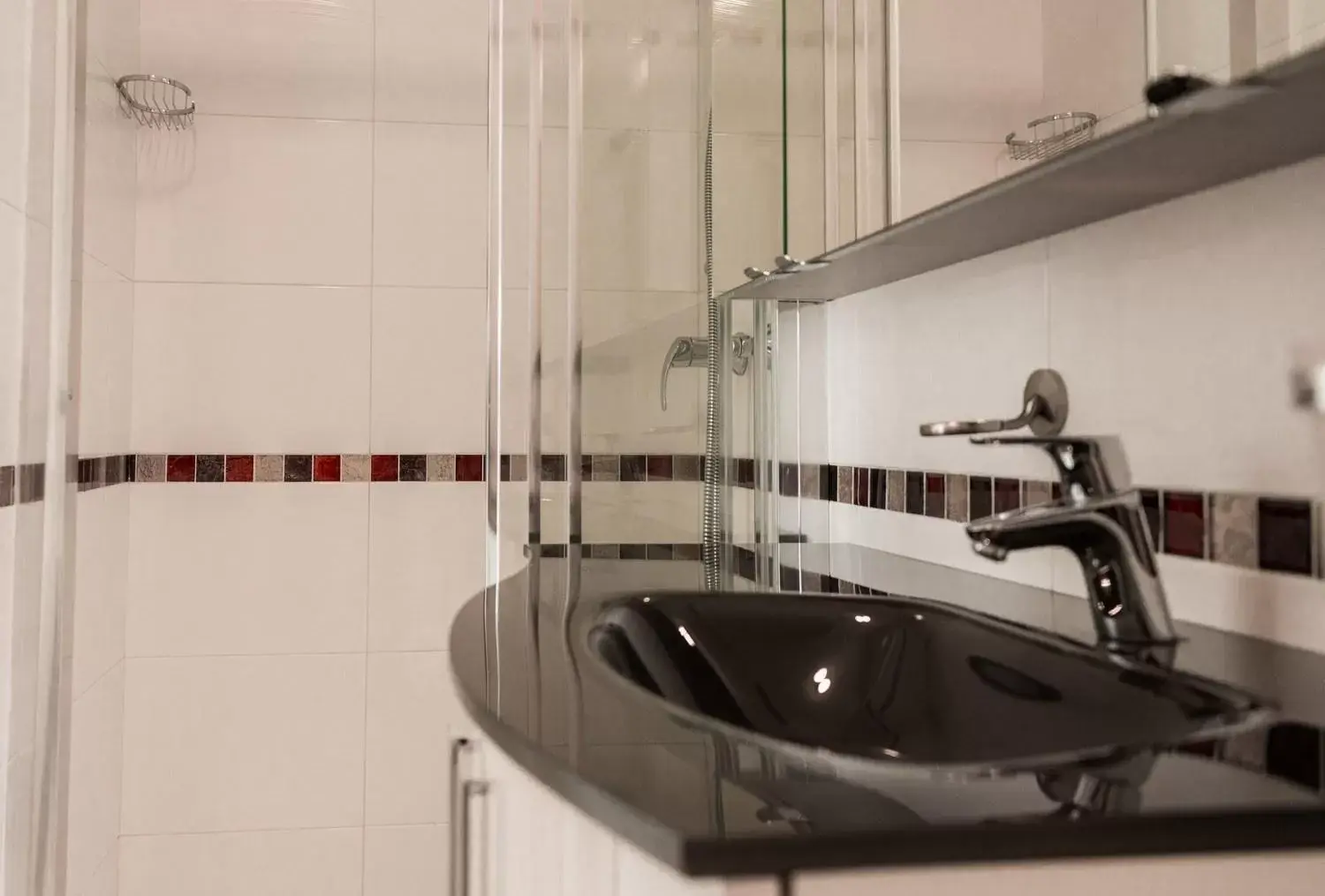 Bathroom in Hotel et Appartements Reine D'Azur