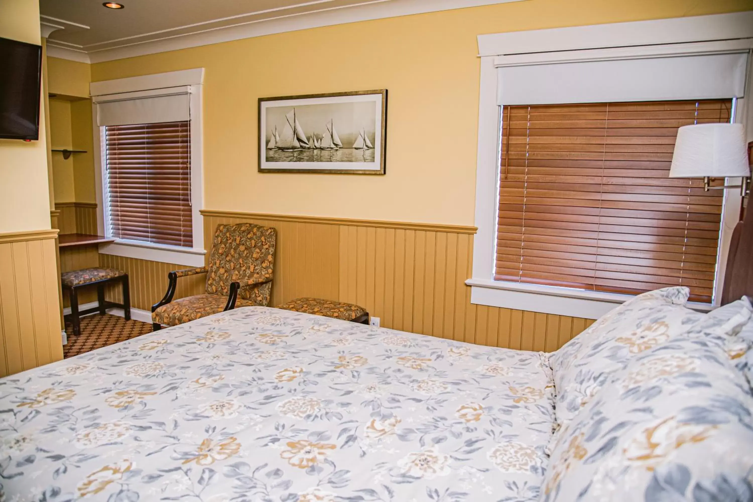 Bed in Salt Spring Inn