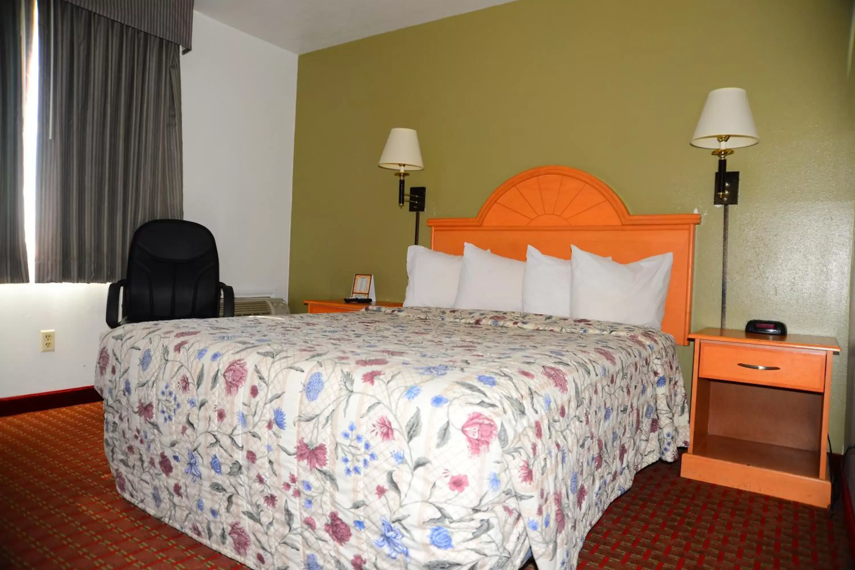 Bedroom, Bed in Budget Inn Express Bedroom, Bed in Budget Inn Express