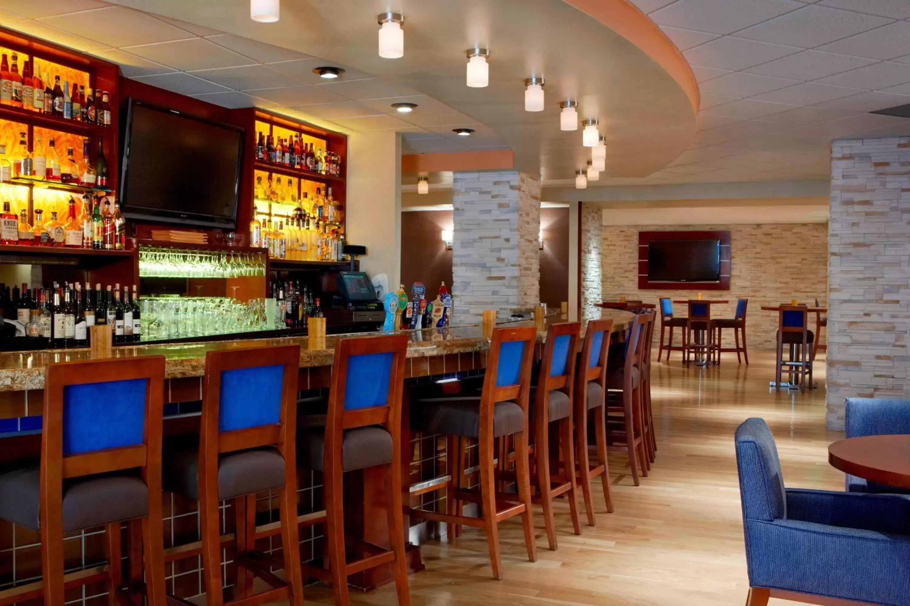 Restaurant/places to eat, Lounge/Bar in Four Points by Sheraton Los Angeles International Airport