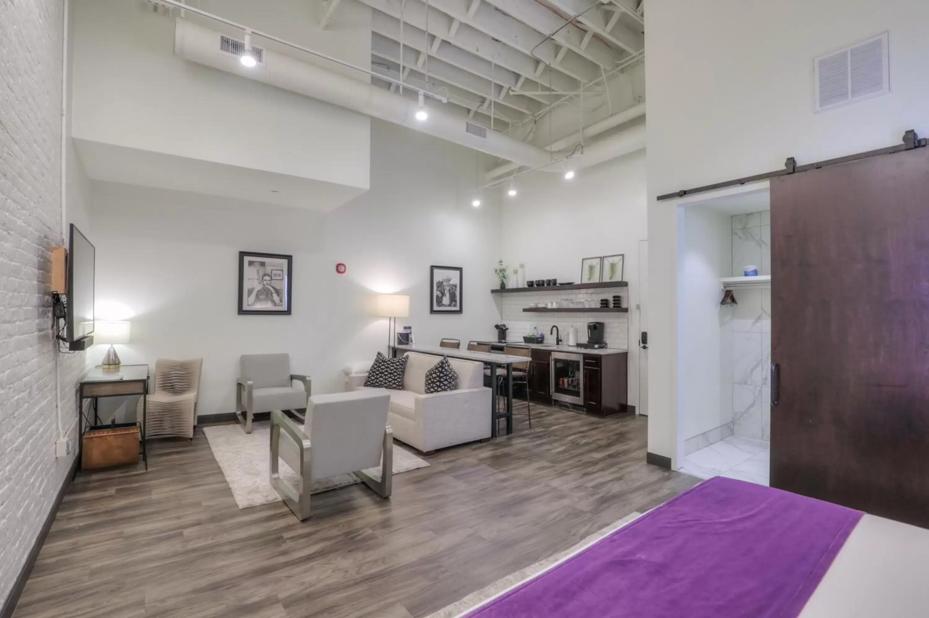 Seating area in Studio 154 Hotel Seating area in Studio 154 Hotel