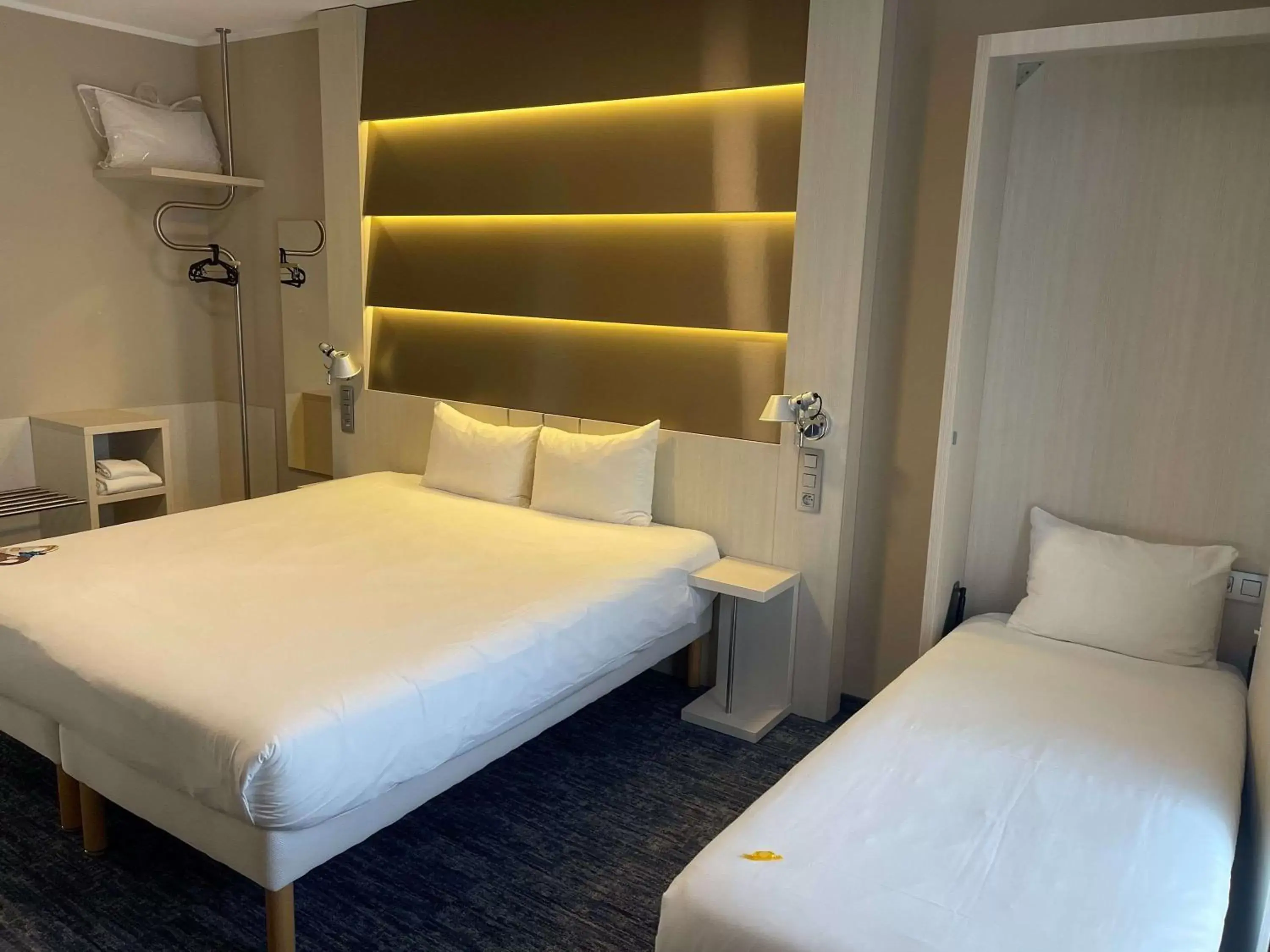 Bedroom, Bed in ibis Styles Nivelles