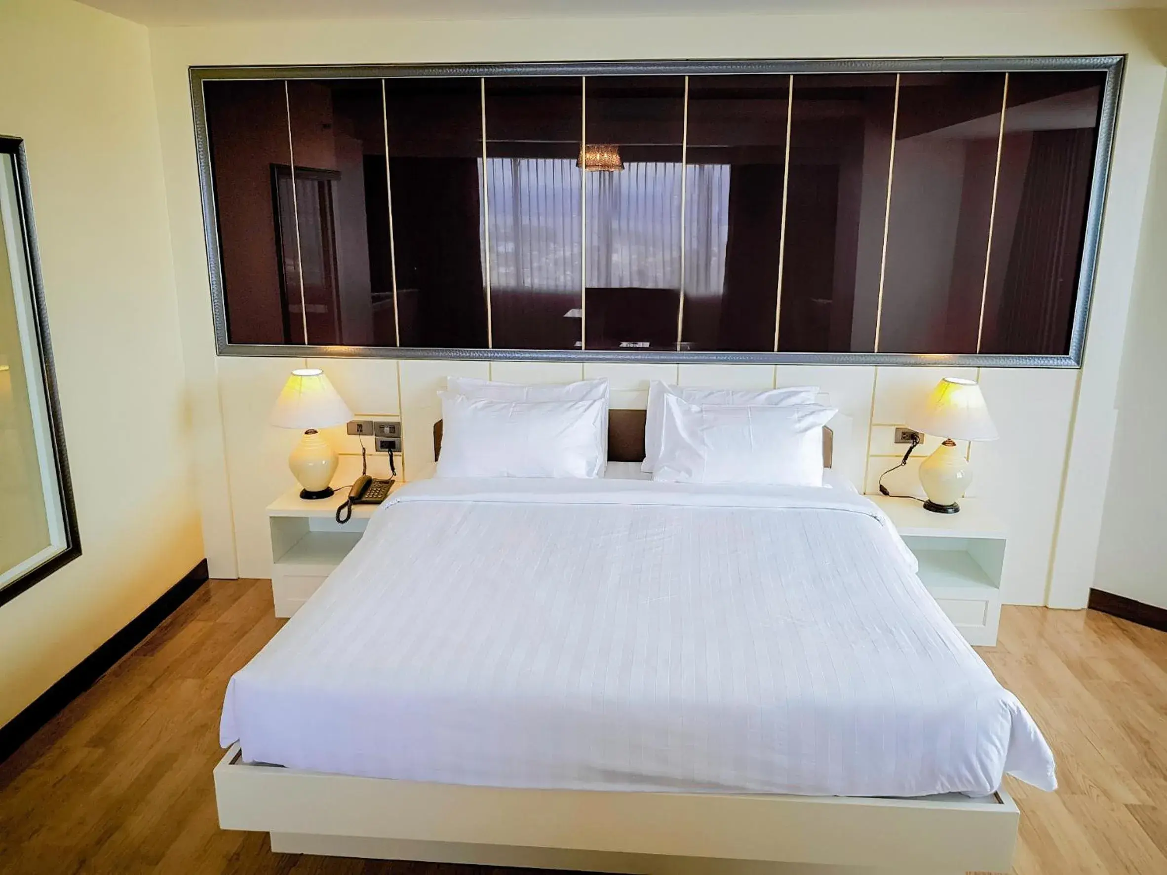 Bed in Phayao Gateway Hotel