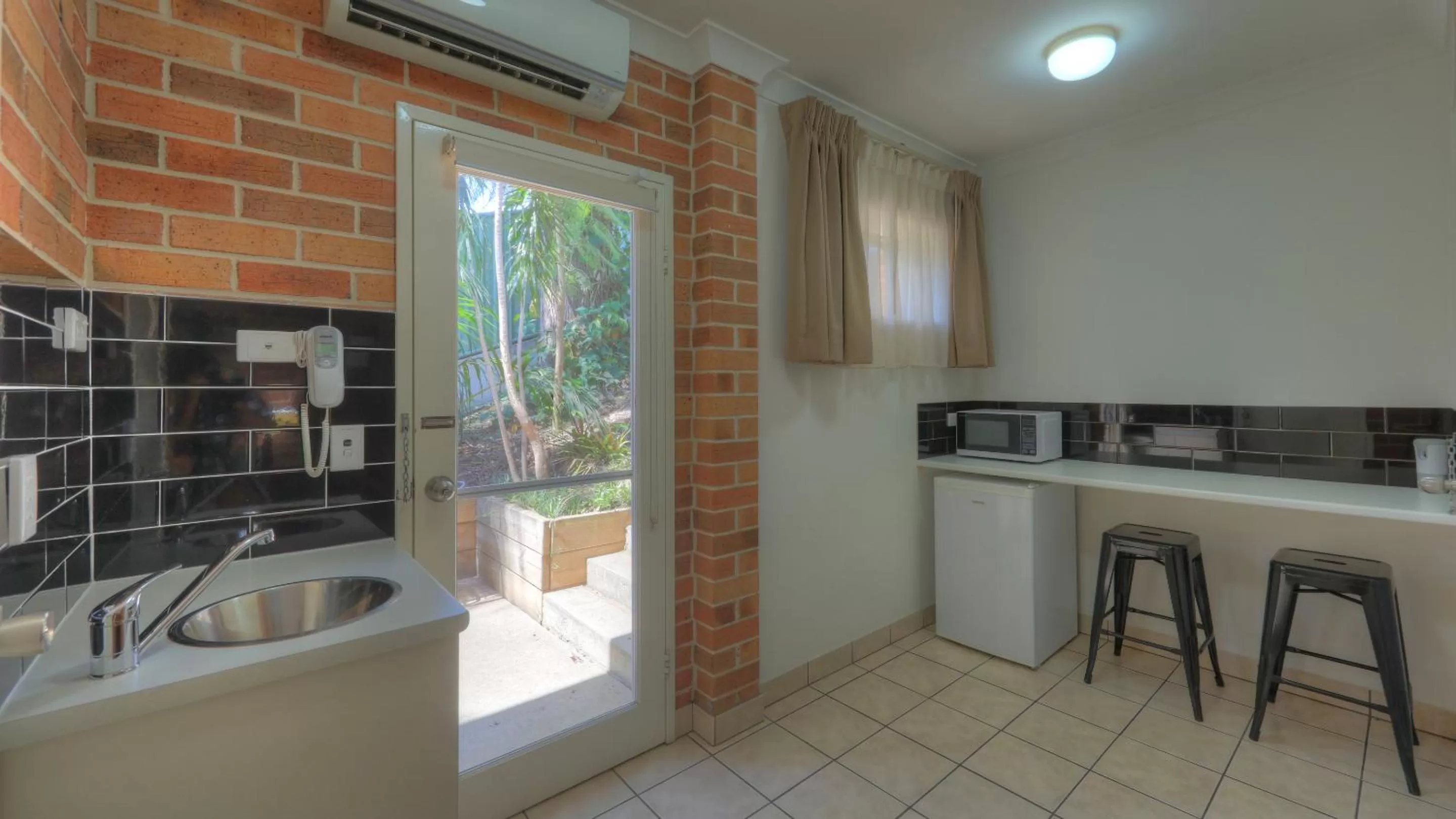 Kitchen or kitchenette in Heritage River Motor Inn