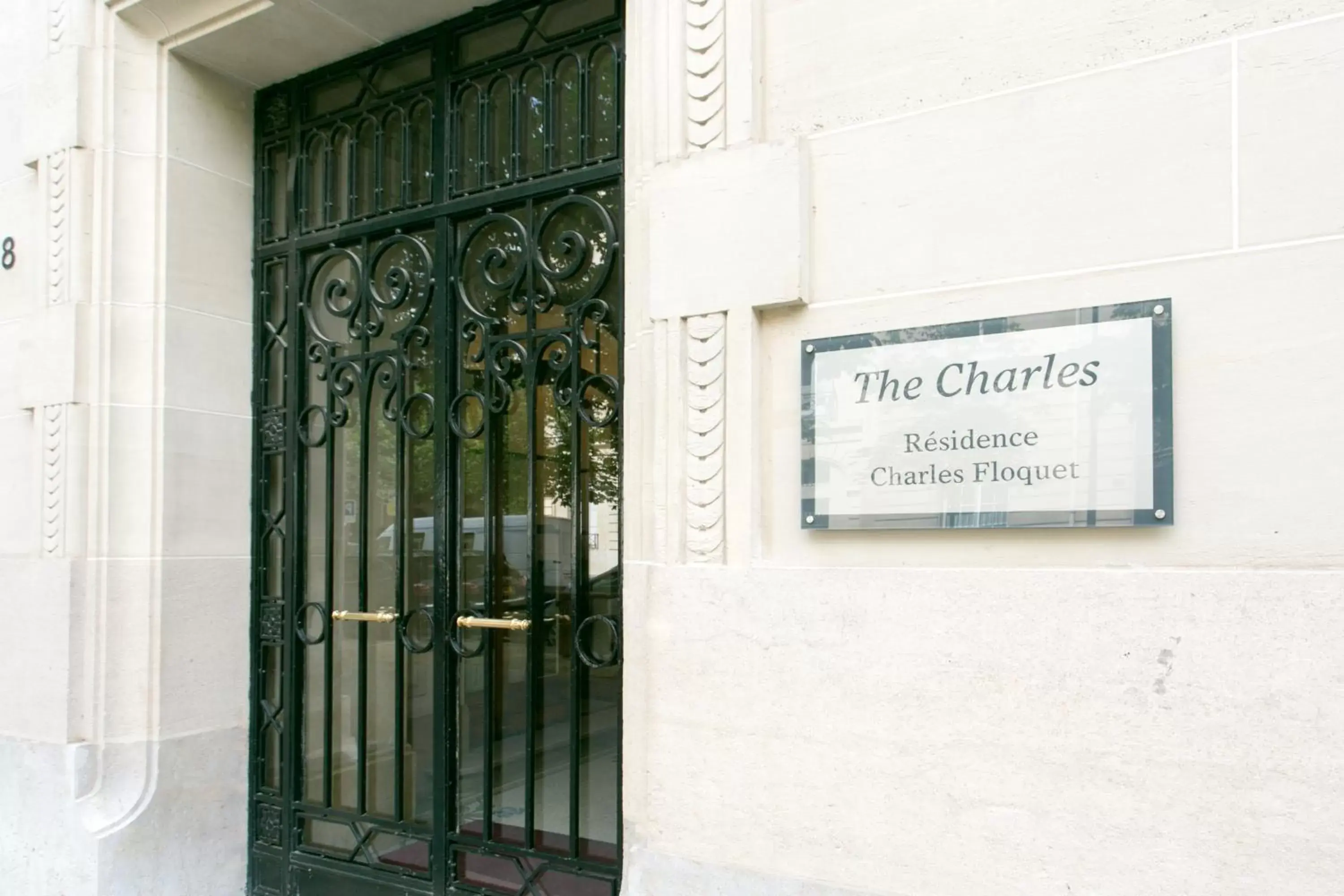 Facade/entrance in Résidence Charles Floquet Facade/entrance in Résidence Charles Floquet