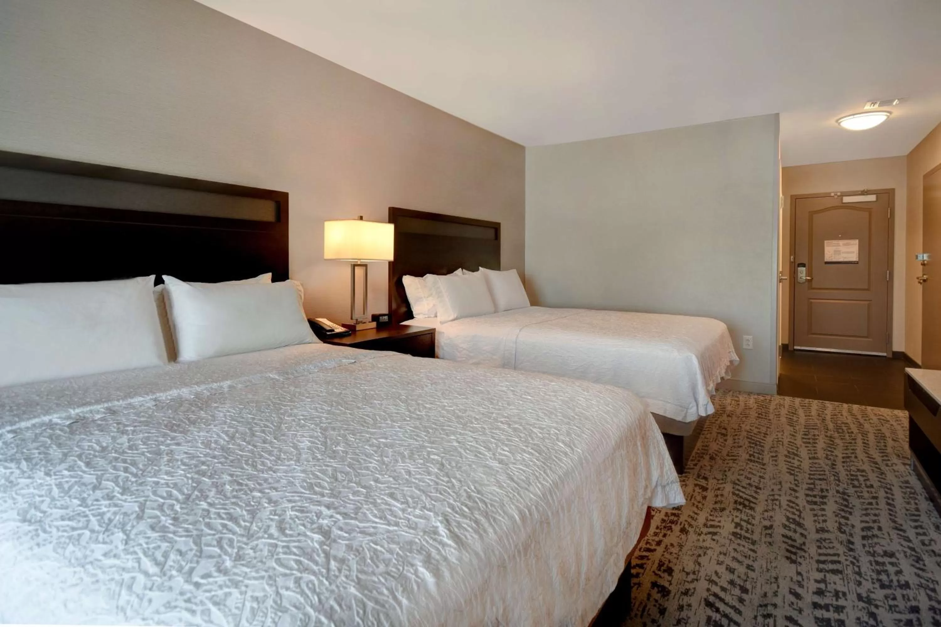 Bed in Hampton Inn & Suites Columbia South Fort Meade Area