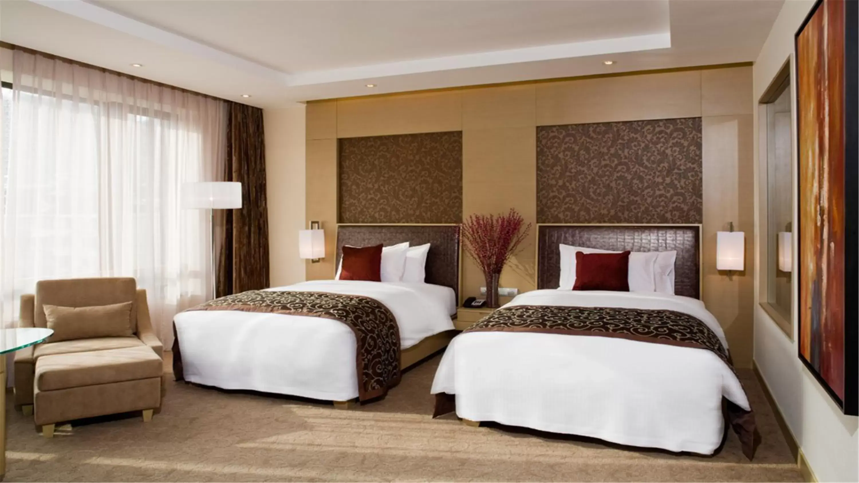 Photo of the whole room, Bed in Crowne Plaza Shanghai, an IHG Hotel