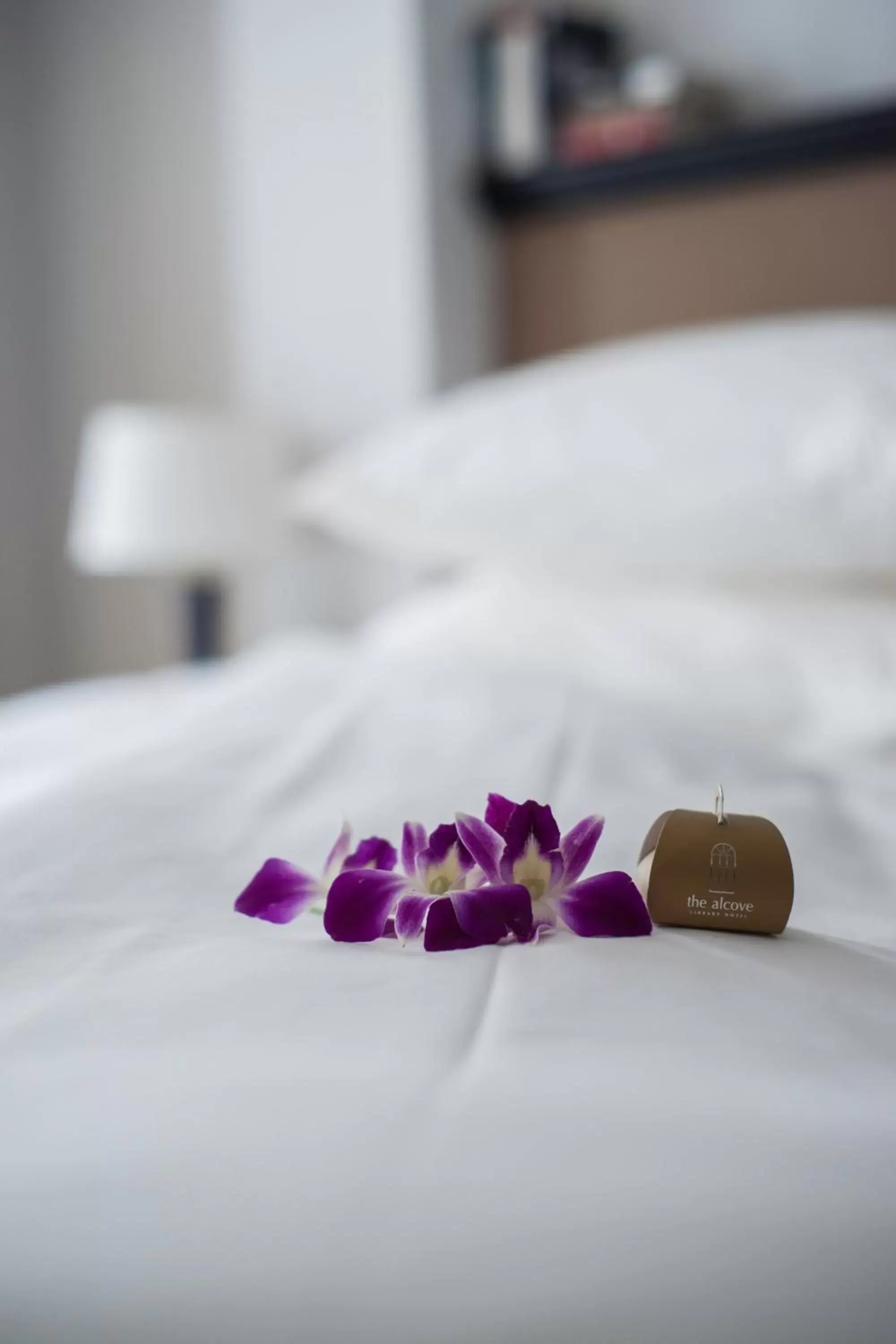 Bed in The Alcove Library Hotel Bed in The Alcove Library Hotel