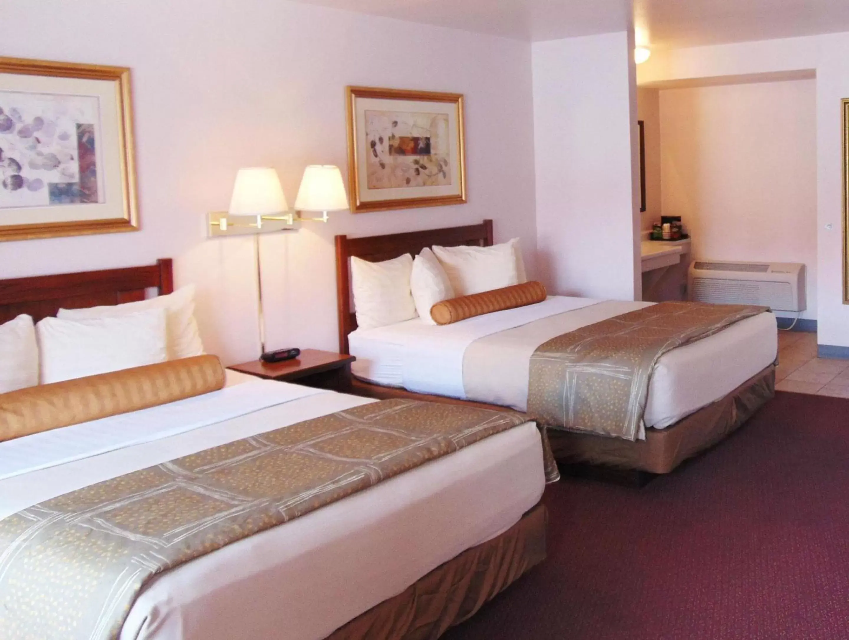 Bedroom in Magnuson Hotel Manitou Springs