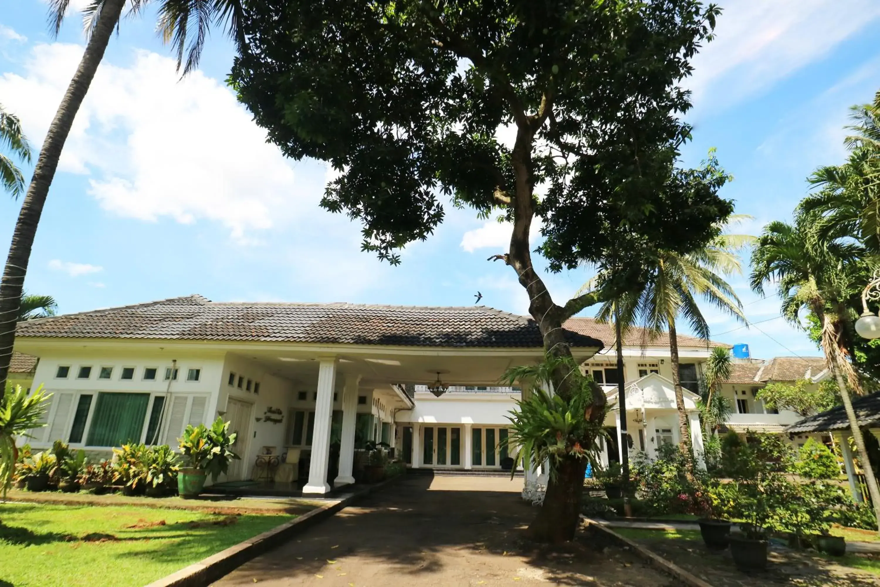 Property Building in Villa Sri Manganti
