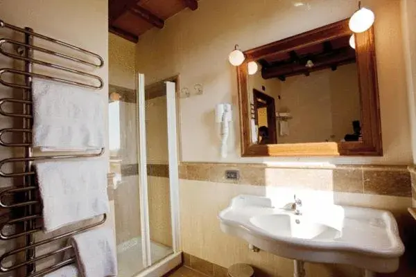 Bathroom in Locanda Poggioleone