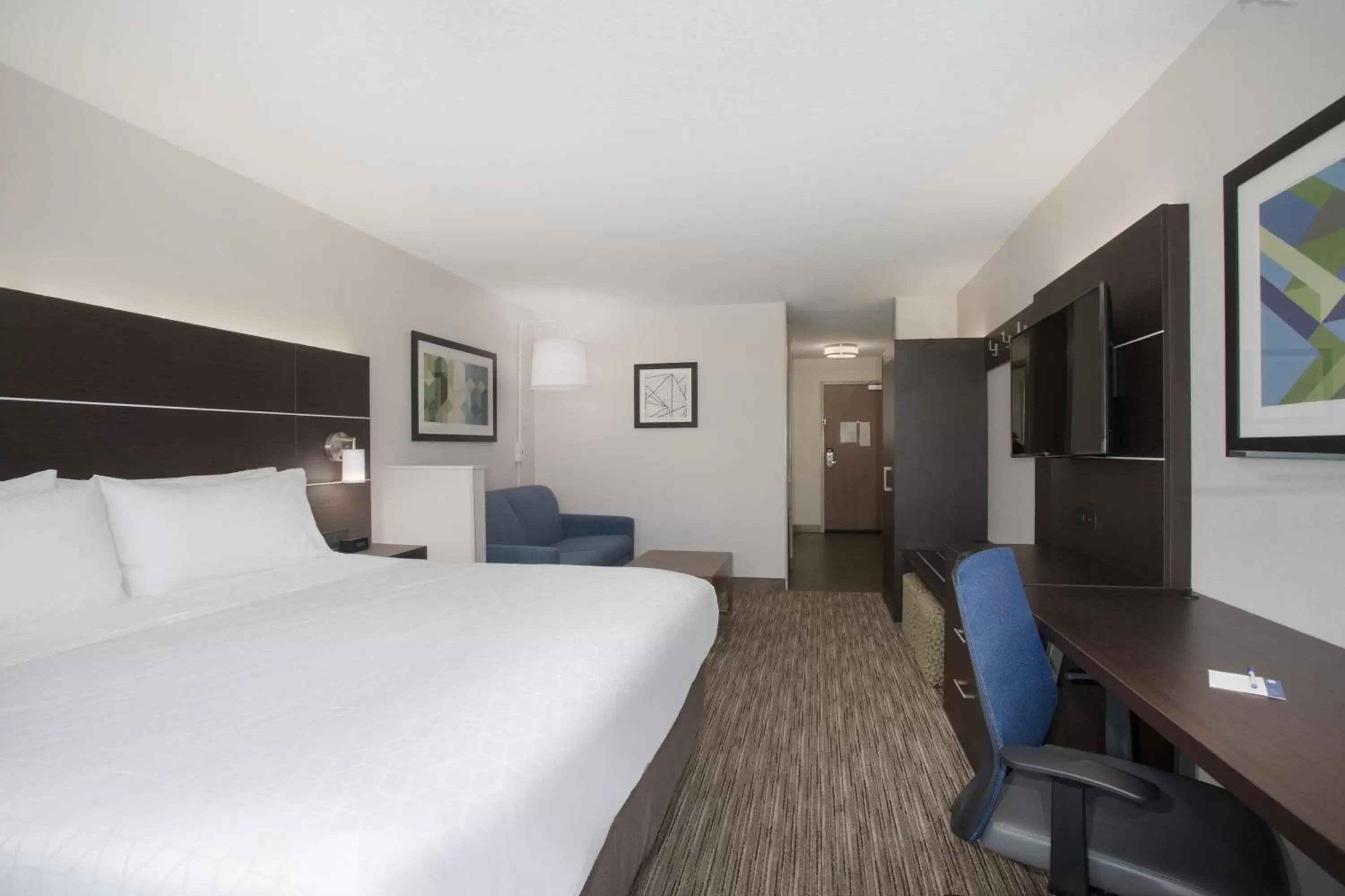 Bedroom, Bed in Holiday Inn Express Hotel & Suites Longmont, an IHG Hotel