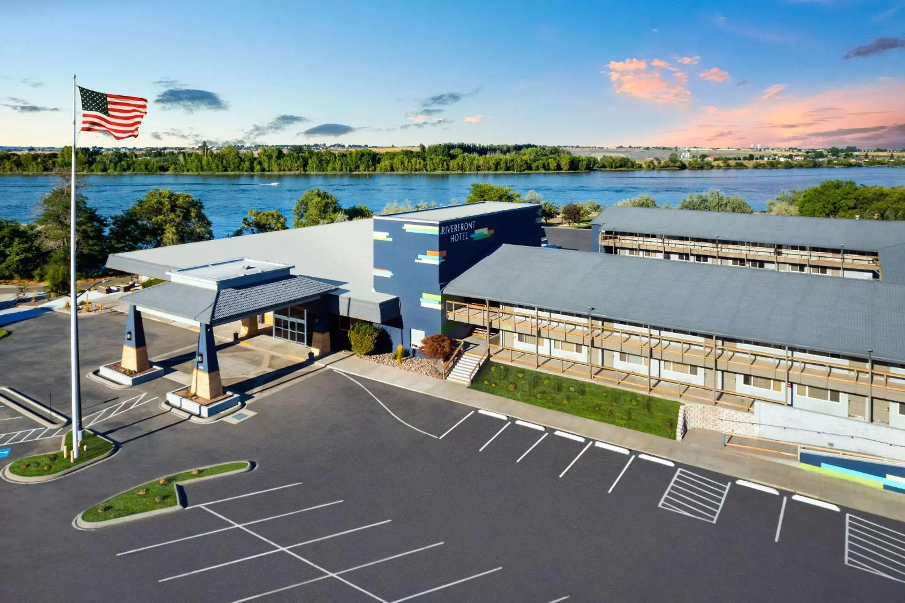 Property building in Richland Riverfront Hotel, Ascend Hotel Collection