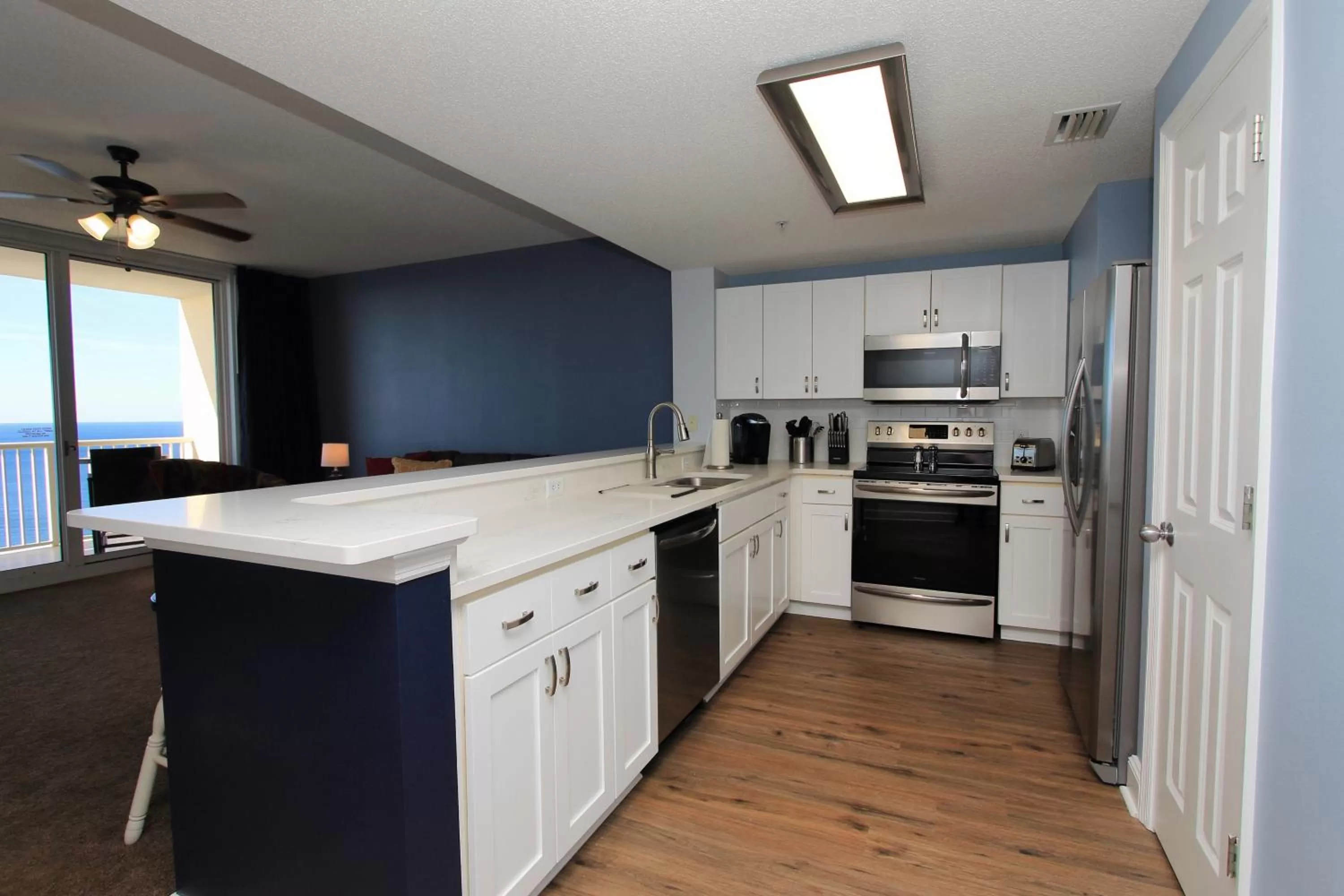 Kitchen or kitchenette, Kitchen/Kitchenette in Majestic Beach Resort, Panama City Beach, Fl