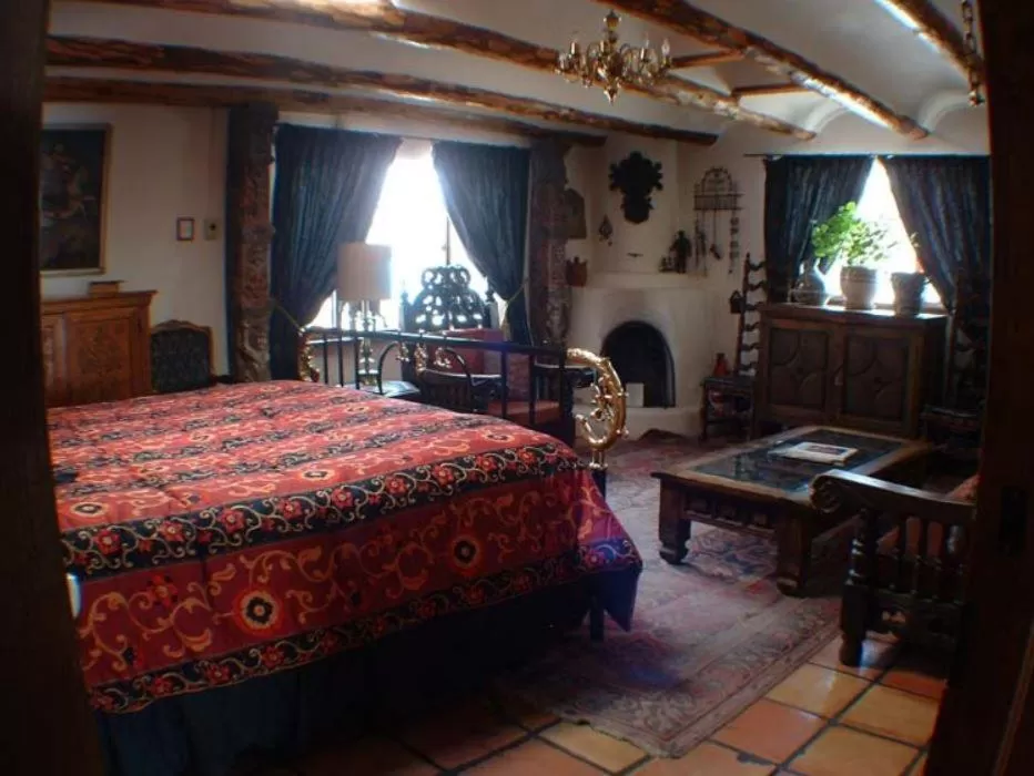 Bed in La Dona Luz Inn an Historic B&B